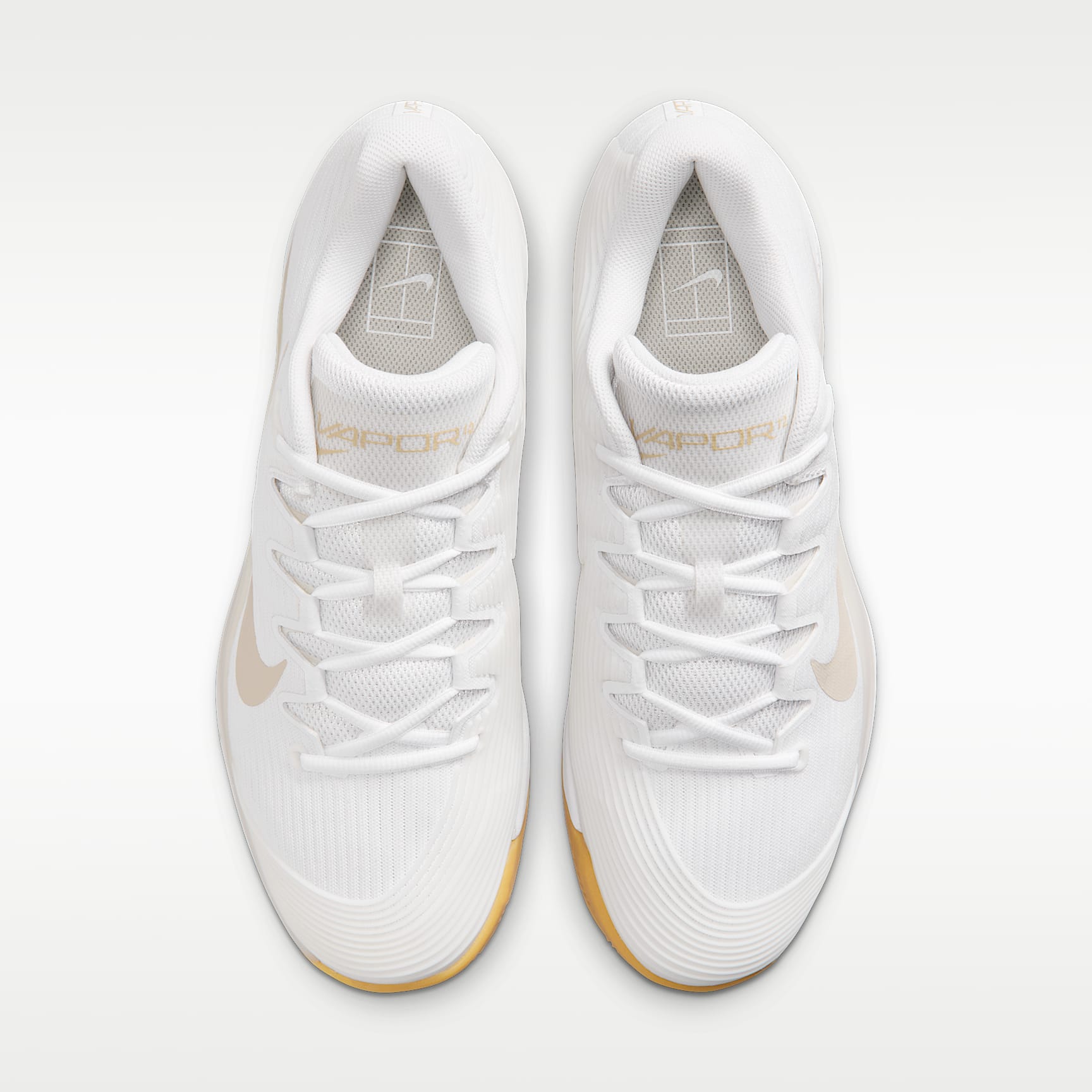 Nike Vapor 12 Clay Court Tennisschuh (Herren) – Weiß/Summit White/Linen/Light Orewood Brown