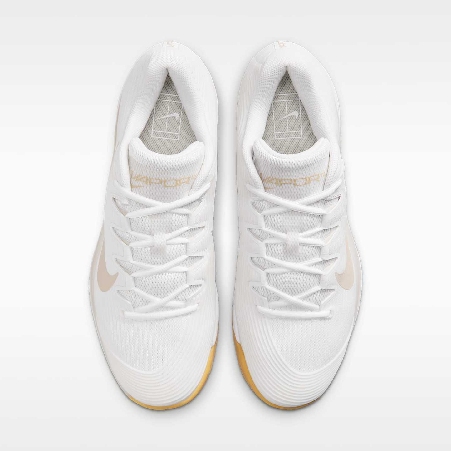 Nike Vapor 12 Clay Court Tennisschuh (Herren) – Weiß/Summit White/Linen/Light Orewood Brown