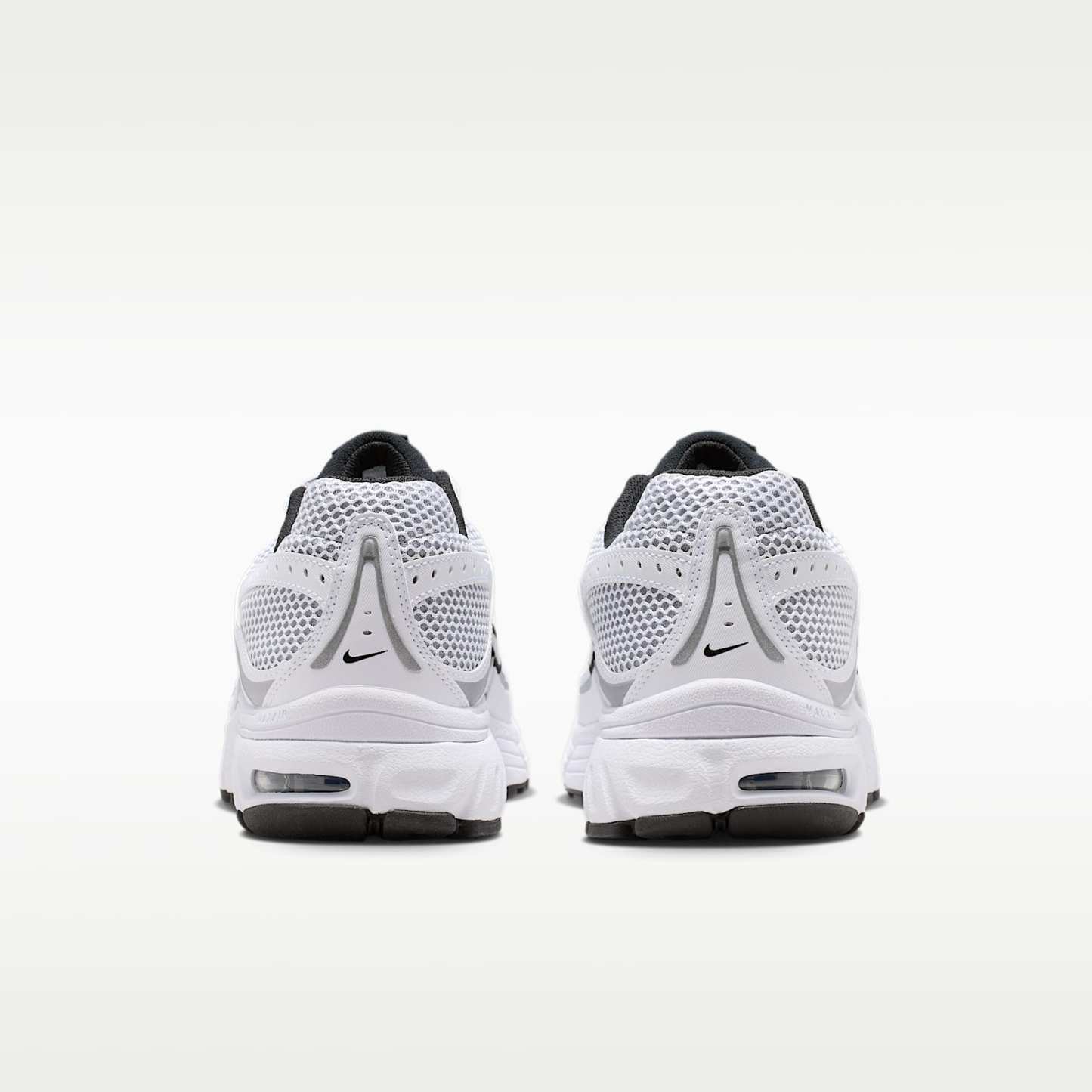 Nike Air Max Moto 2K Schuh (Herren) – Weiß/Schwarz/Wolf Grey/Metallic Silver