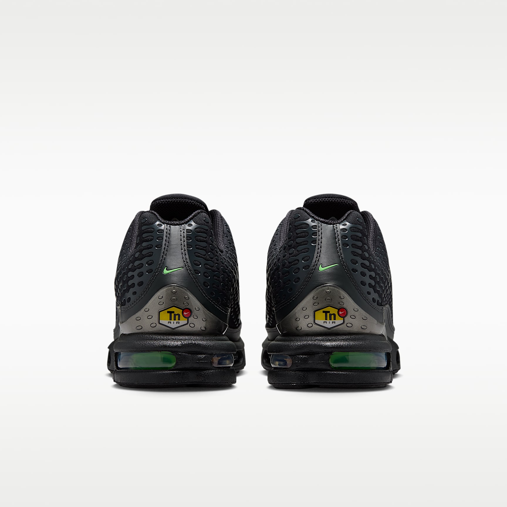 Nike Air Max Plus VII Schuh (Herren) – Schwarz/Dark Smoke Grey/Metallic Pewter/Illusion Green