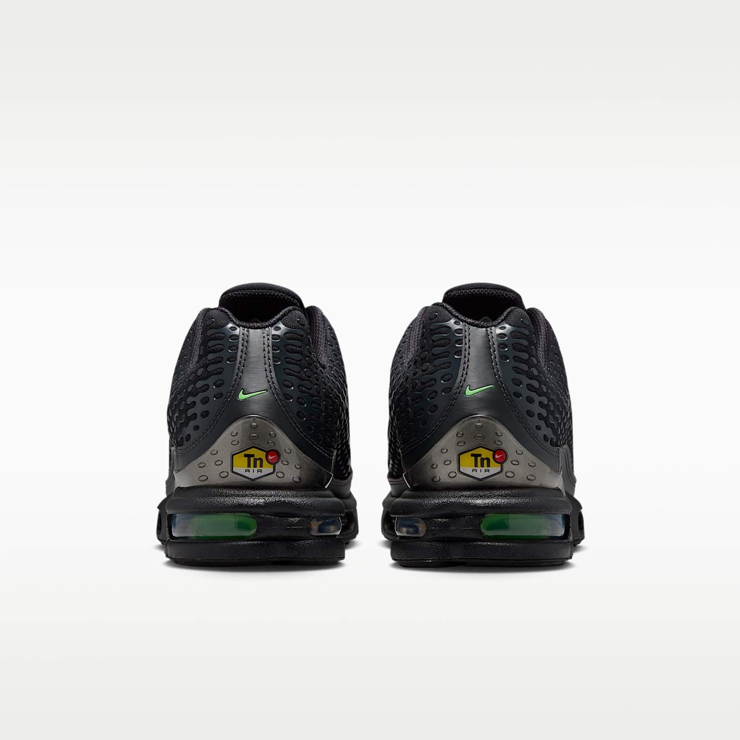 Nike Air Max Plus VII Schuh (Herren) – Schwarz/Dark Smoke Grey/Metallic Pewter/Illusion Green