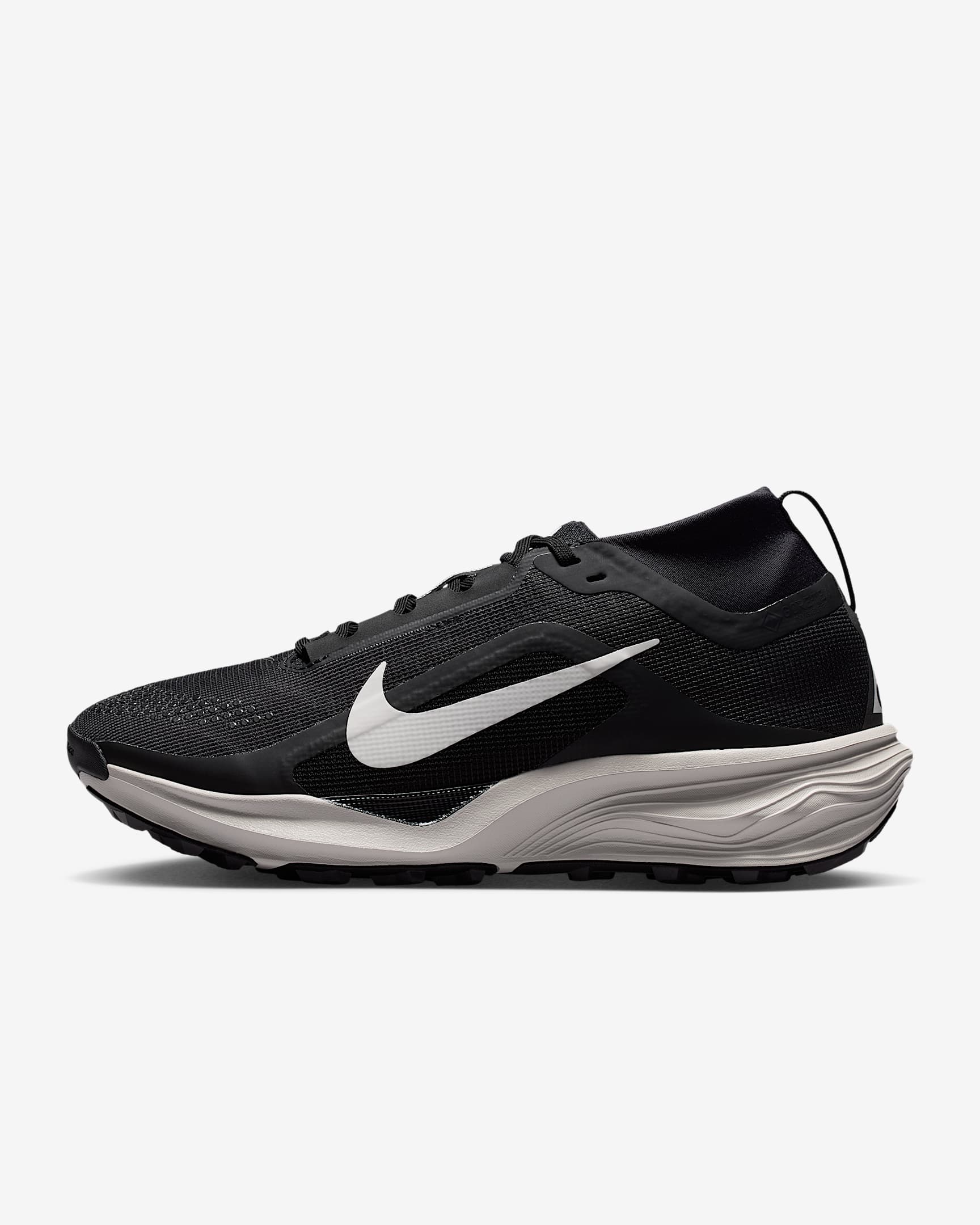ACG Pegasus Trail GORE-TEX wasserfester Traillaufschuh (Damen) – Schwarz/Light Orewood Brown/Anthracite/Summit White