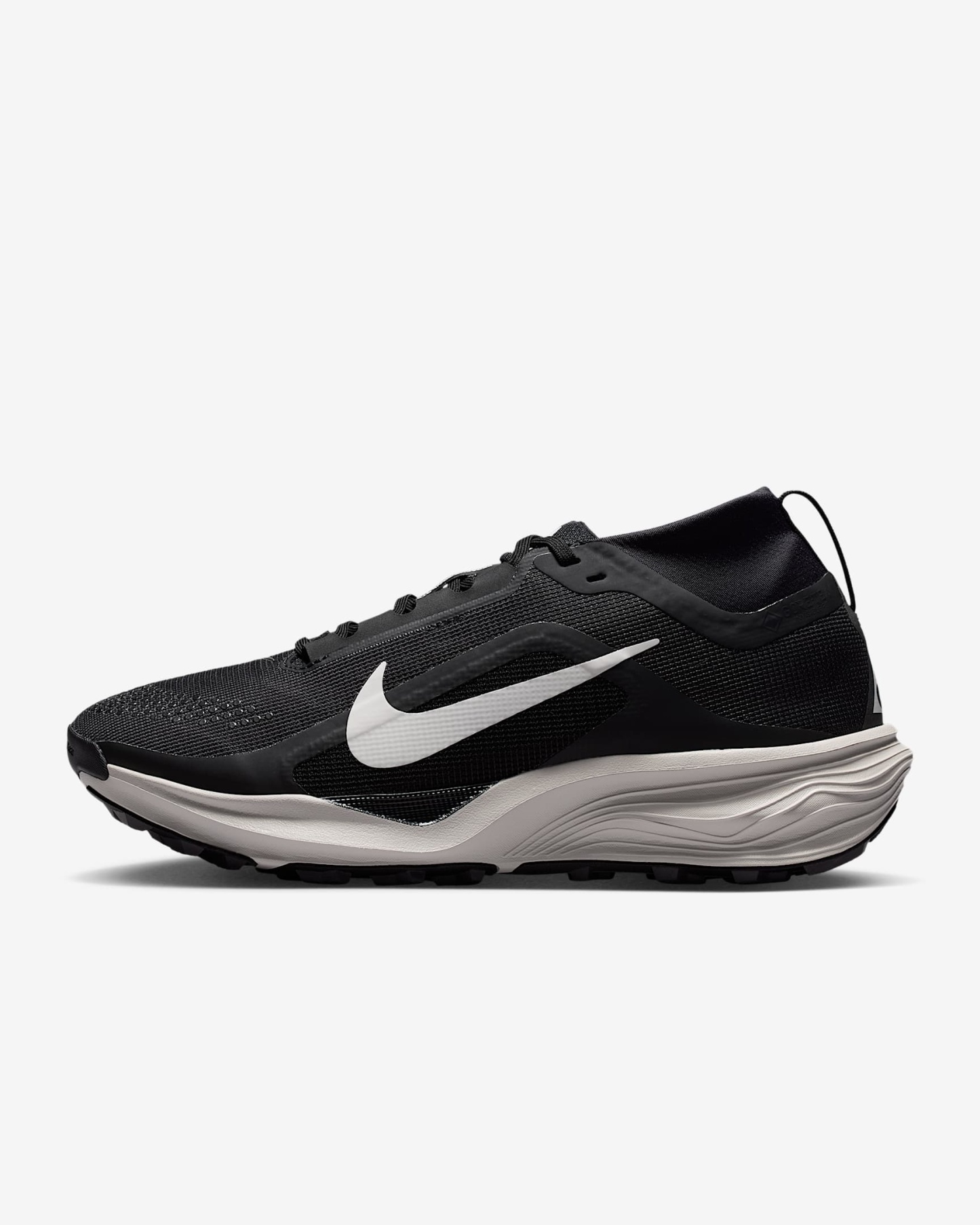 ACG Pegasus Trail GORE-TEX wasserfester Traillaufschuh (Damen) – Schwarz/Light Orewood Brown/Anthracite/Summit White
