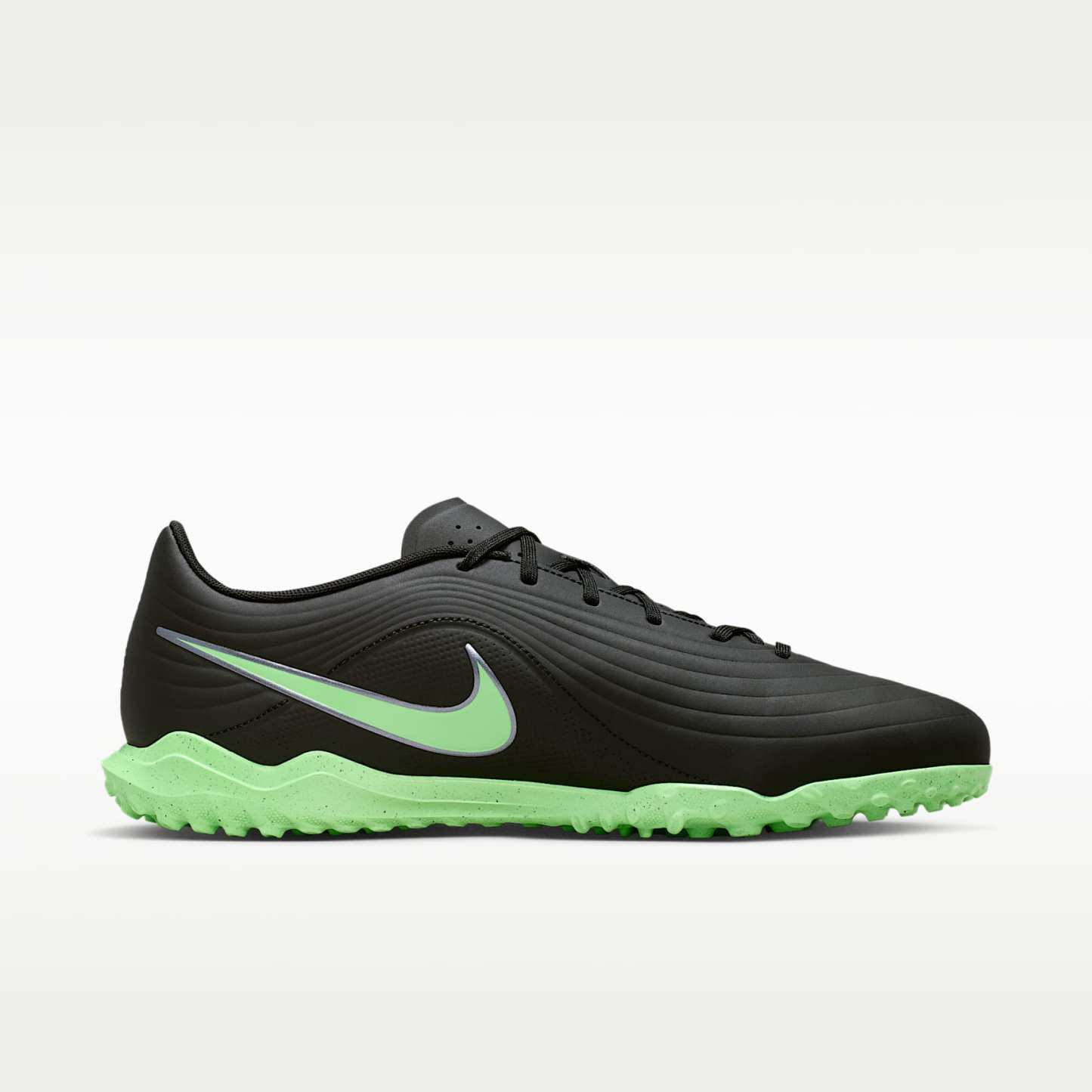 Nike Tiempo Maestro Club Low-Top-Fußballschuh für Turf – Schwarz/Schwarz/Illusion Green