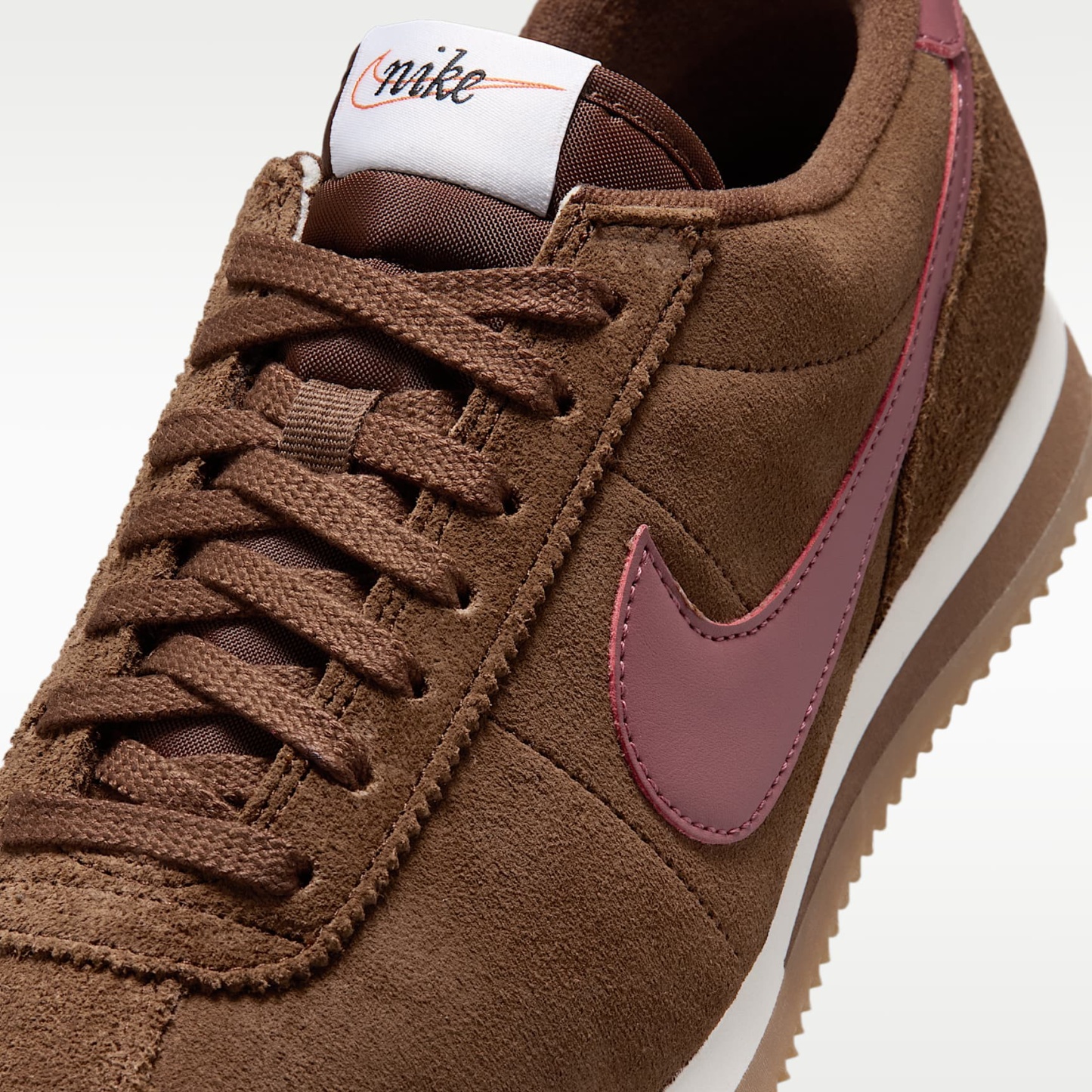 Nike Cortez Schuh (Damen) – Cacao Wow/Sail/Gum Light Brown/Pink Smoke