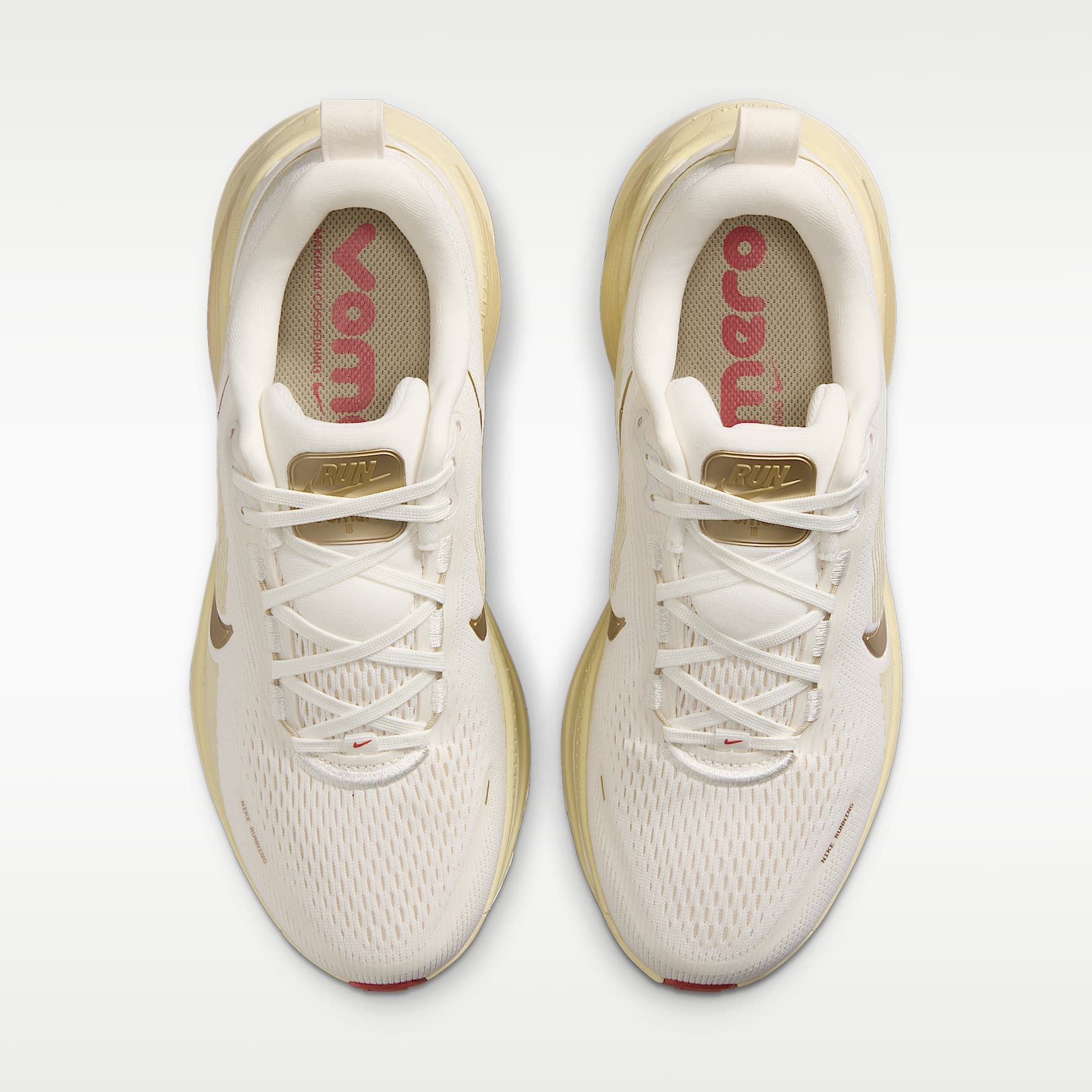 Nike Vomero 18 Straßenlaufschuh (Damen) – Sail/Light Khaki/Filbert/Metallic Gold Grain