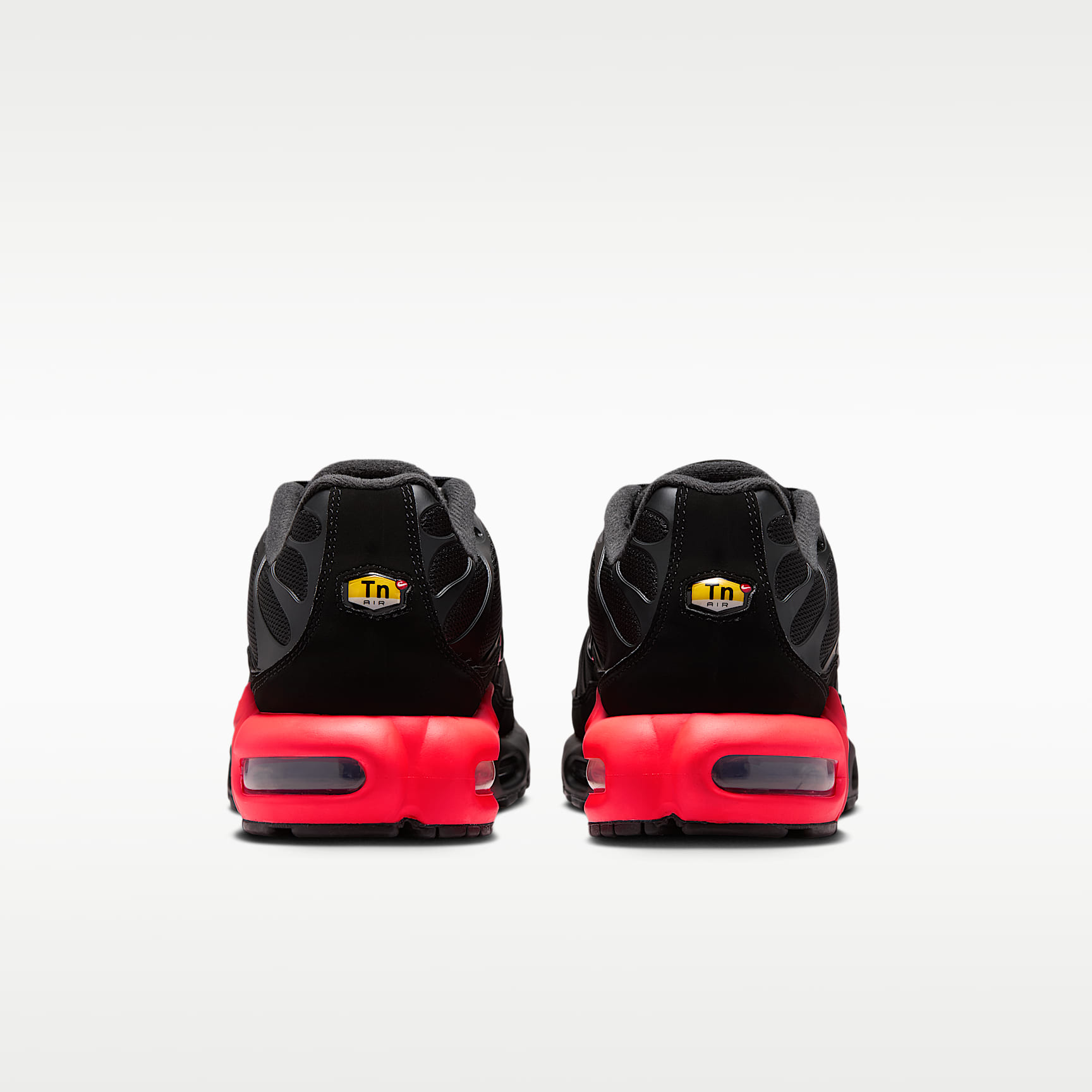 Nike Air Max Plus Schuh (Herren) – Schwarz/Bright Crimson/Schwarz/Schwarz