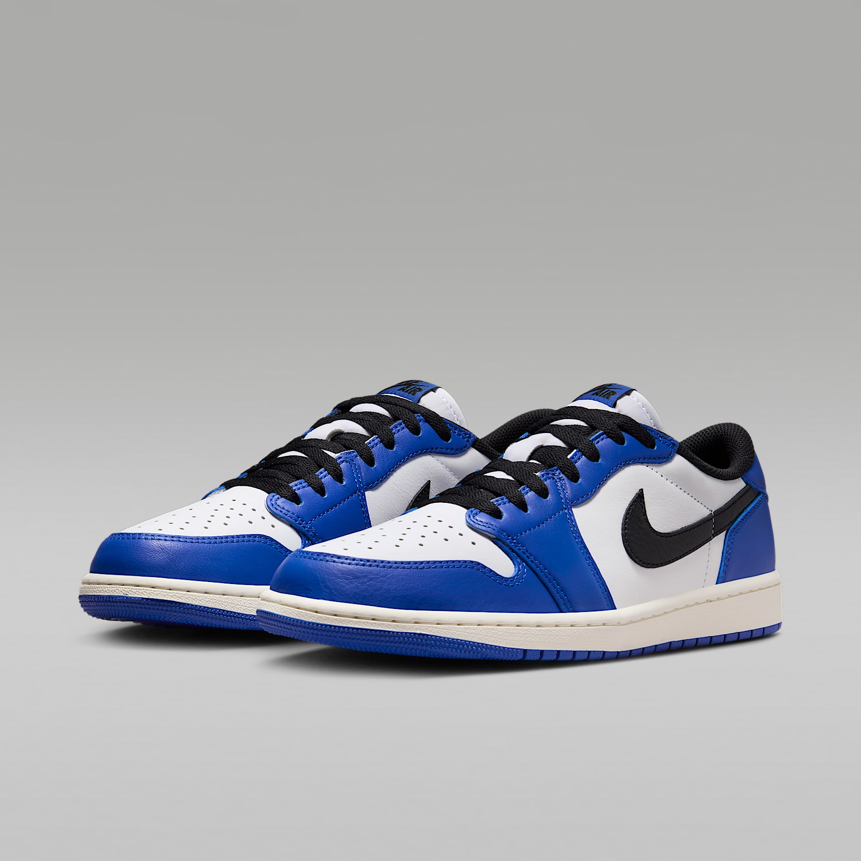 Air Jordan 1 Low "Game Royal" Schuh (Herren) – Weiß/Game Royal/Sail/Schwarz