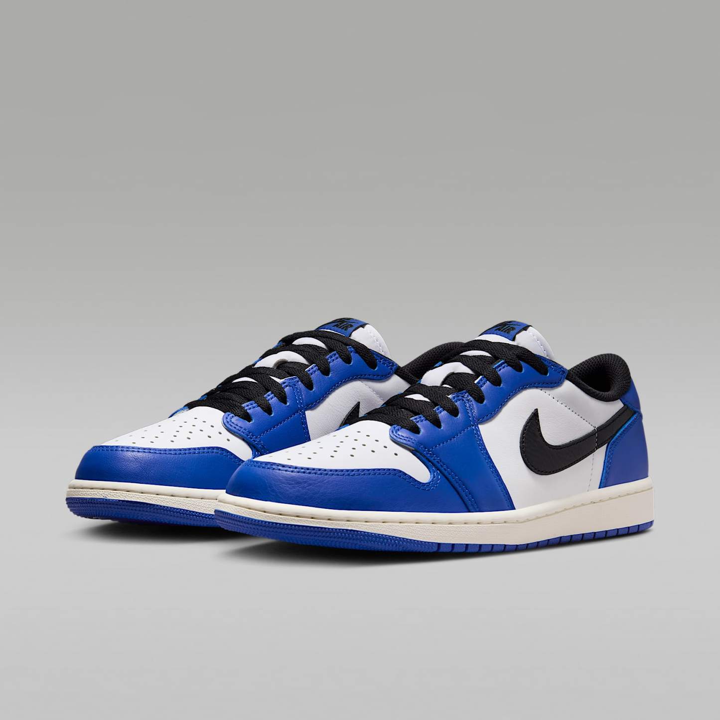 Air Jordan 1 Low "Game Royal" Schuh (Herren) – Weiß/Game Royal/Sail/Schwarz