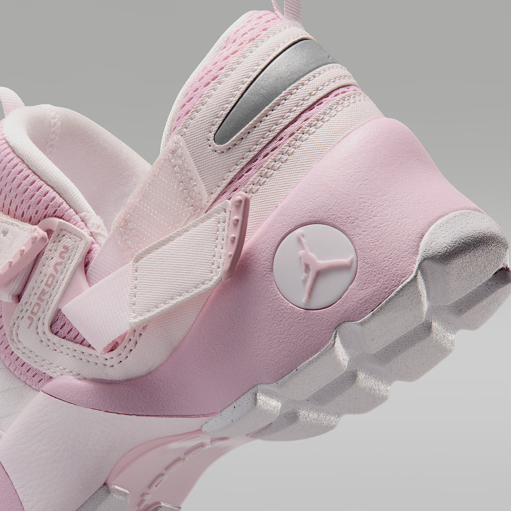 Jordan Trunner LX Schuh (Damen) – Iced Carmine/Pearl Pink/Reflective Silver/Iced Carmine