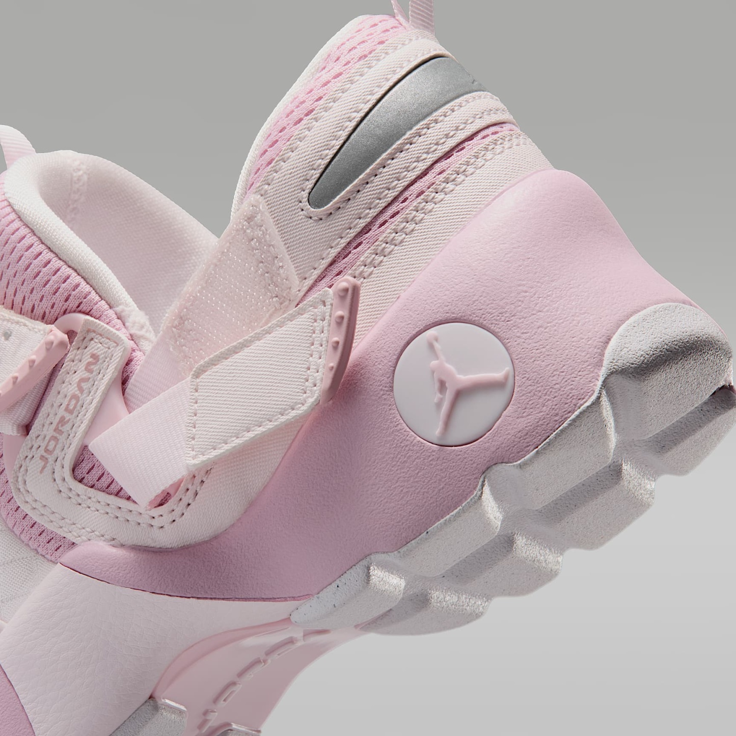 Jordan Trunner LX Schuh (Damen) – Iced Carmine/Pearl Pink/Reflective Silver/Iced Carmine