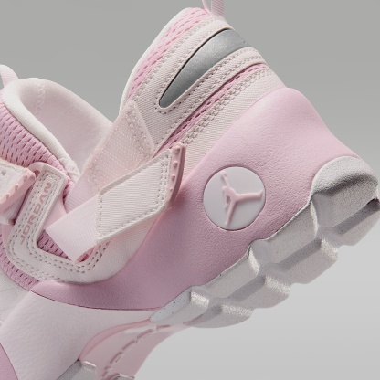 Jordan Trunner LX Schuh (Damen) – Iced Carmine/Pearl Pink/Reflective Silver/Iced Carmine