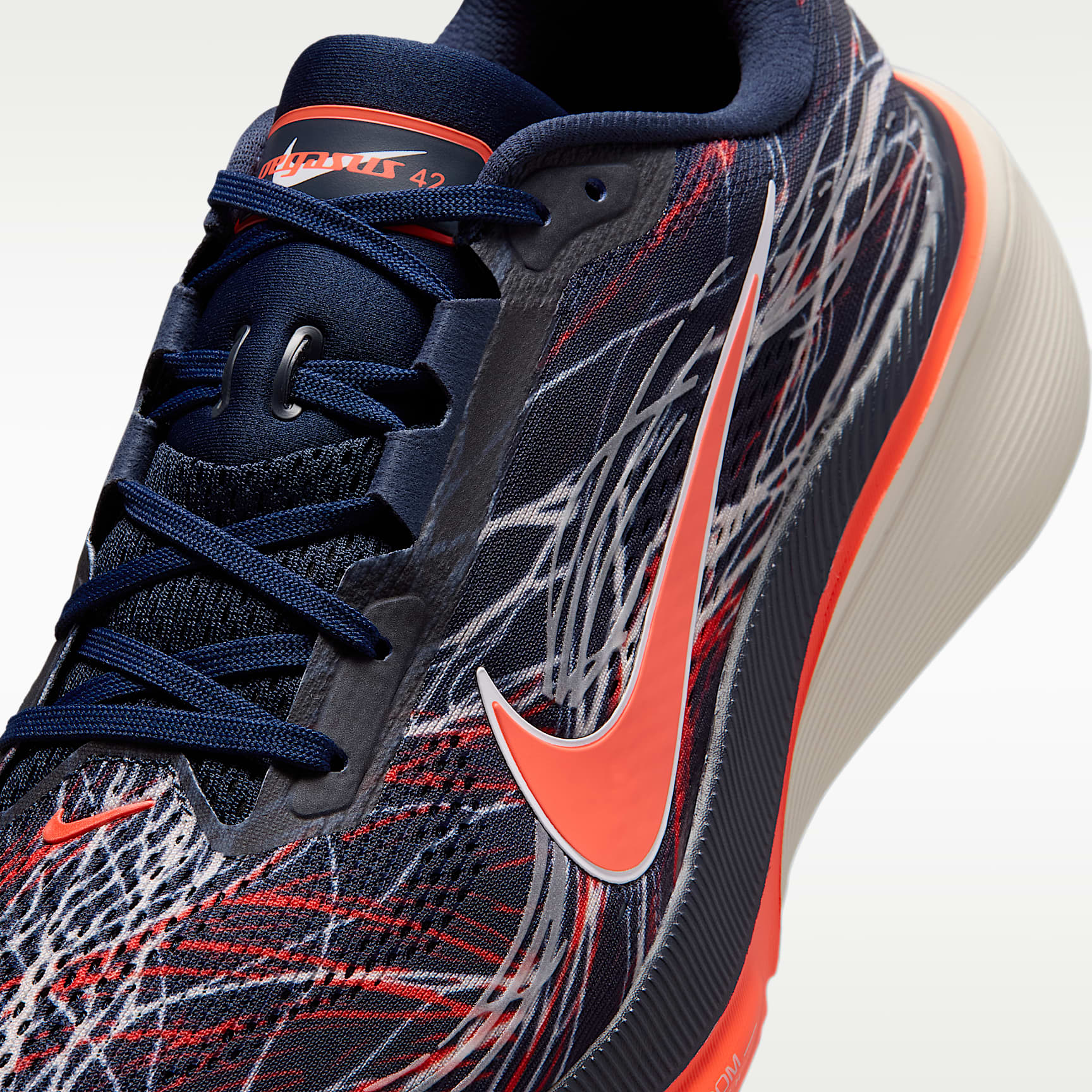 Nike Pegasus 42 Straßenlaufschuh (Herren) – Obsidian/Light Bone/Bright Crimson/Dynamic Yellow