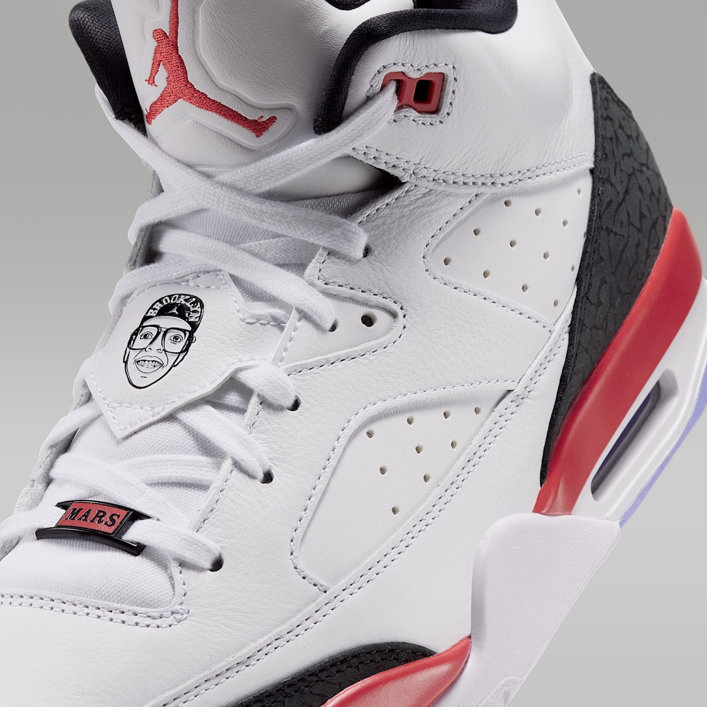 Jordan Son of Mars Low Herrenschuh – Weiß/Schwarz/Light Crimson