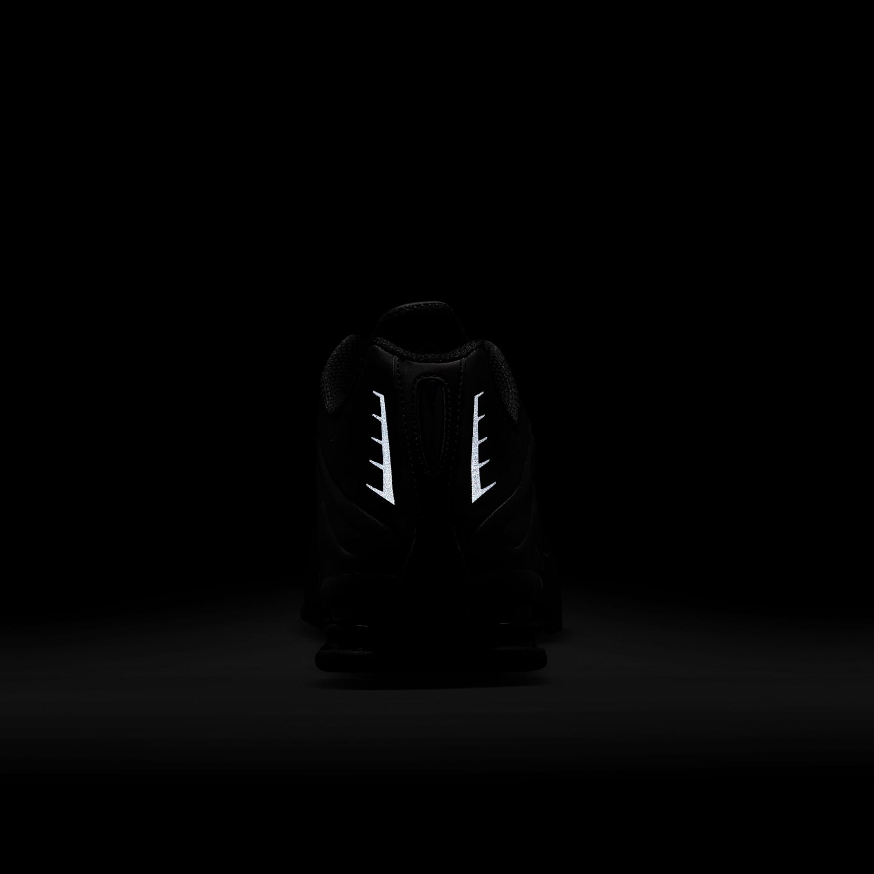 Nike Shox R4 Schuh (Herren) – Schwarz/Schwarz/Bright Crimson/Schwarz