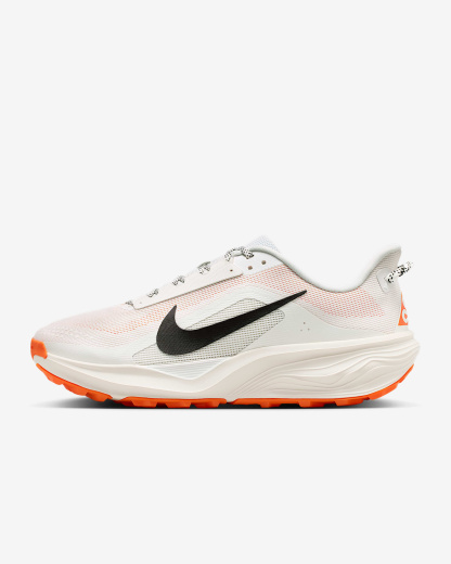 Nike ACG Pegasus Trail Traillaufschuh (Herren) – Summit White/Phantom/Safety Orange/Schwarz