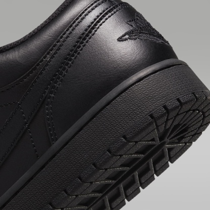 Air Jordan 1 Low Herrenschuh – Schwarz/Schwarz/Schwarz