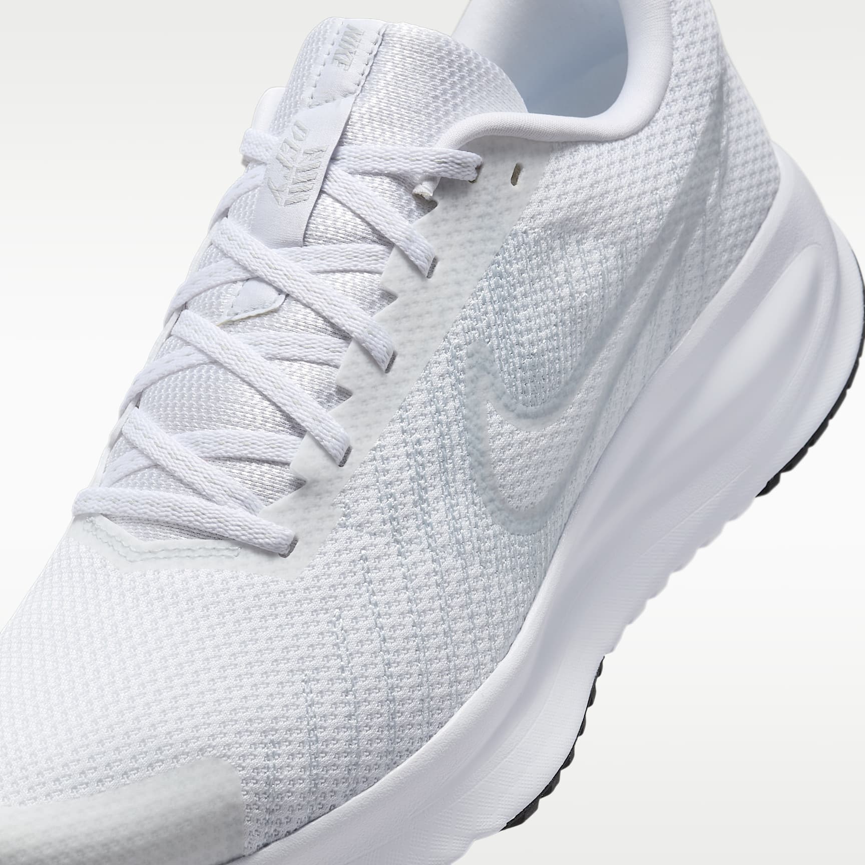 Nike Run Defy Straßenlaufschuh (Herren) – Weiß/Schwarz/Pure Platinum