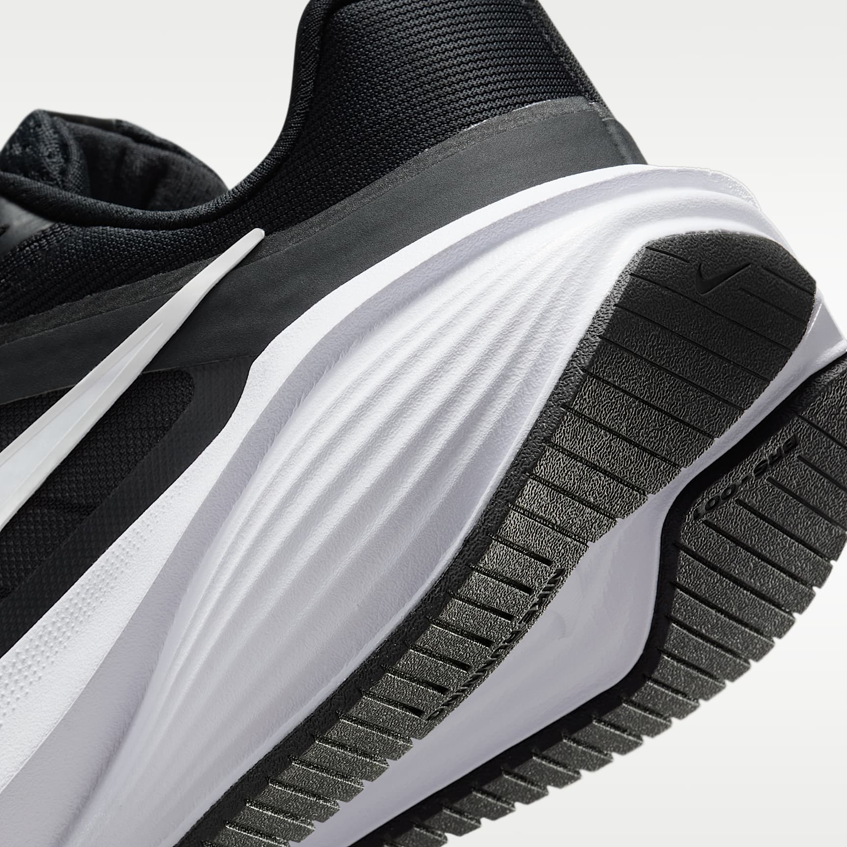 Nike Downshifter 14 Straßenlaufschuh (Damen) – Schwarz/Anthracite/Wolf Grey/Weiß