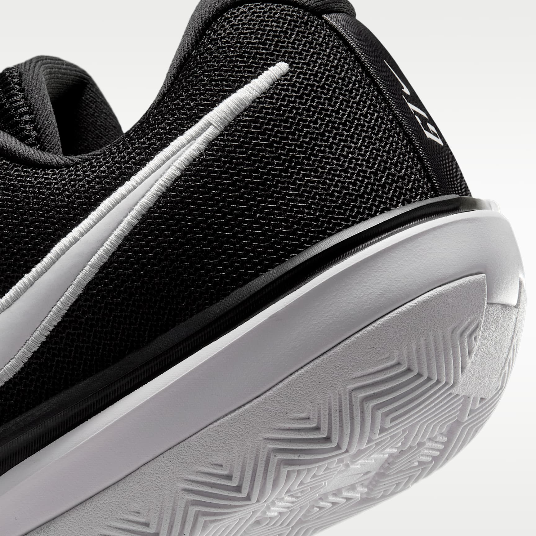 Nike G.T. Cut Academy 2 Basketballschuh – Schwarz/Pure Platinum/Weiß
