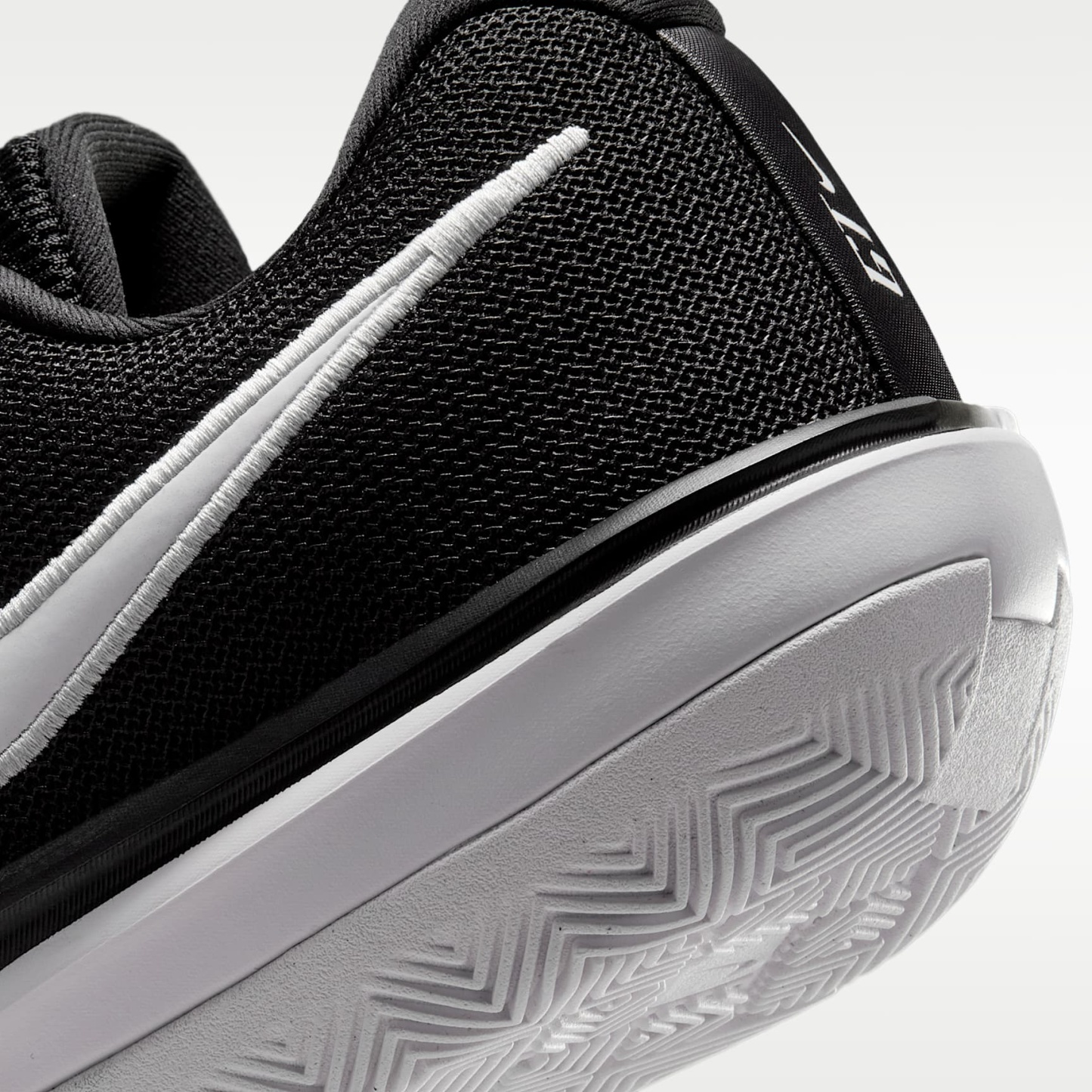 Nike G.T. Cut Academy 2 Basketballschuh – Schwarz/Pure Platinum/Weiß