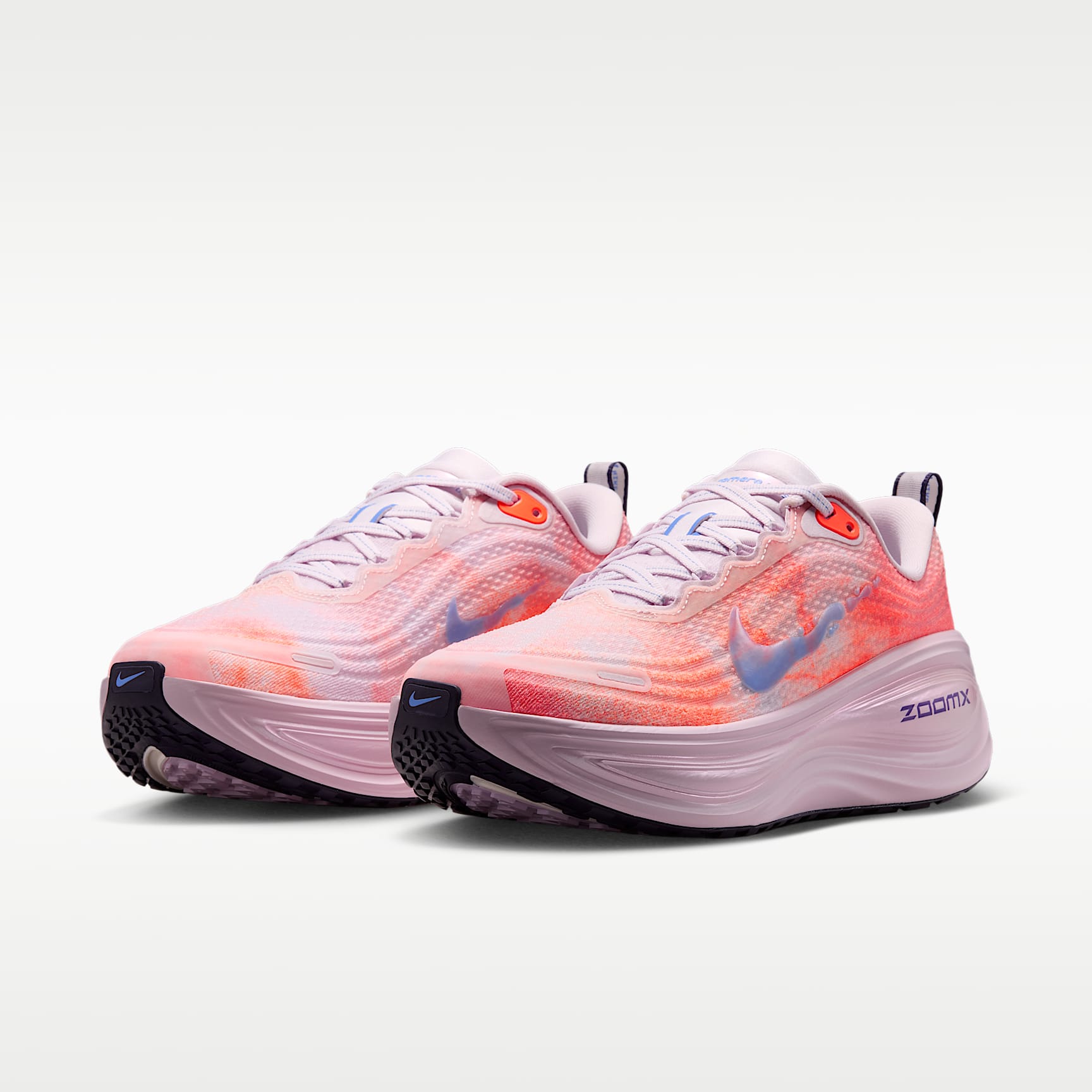 Nike Vomero Plus Straßenlaufschuh (Damen) – Bleached Lilac/Hyper Crimson/Sunset Haze/Royal Pulse