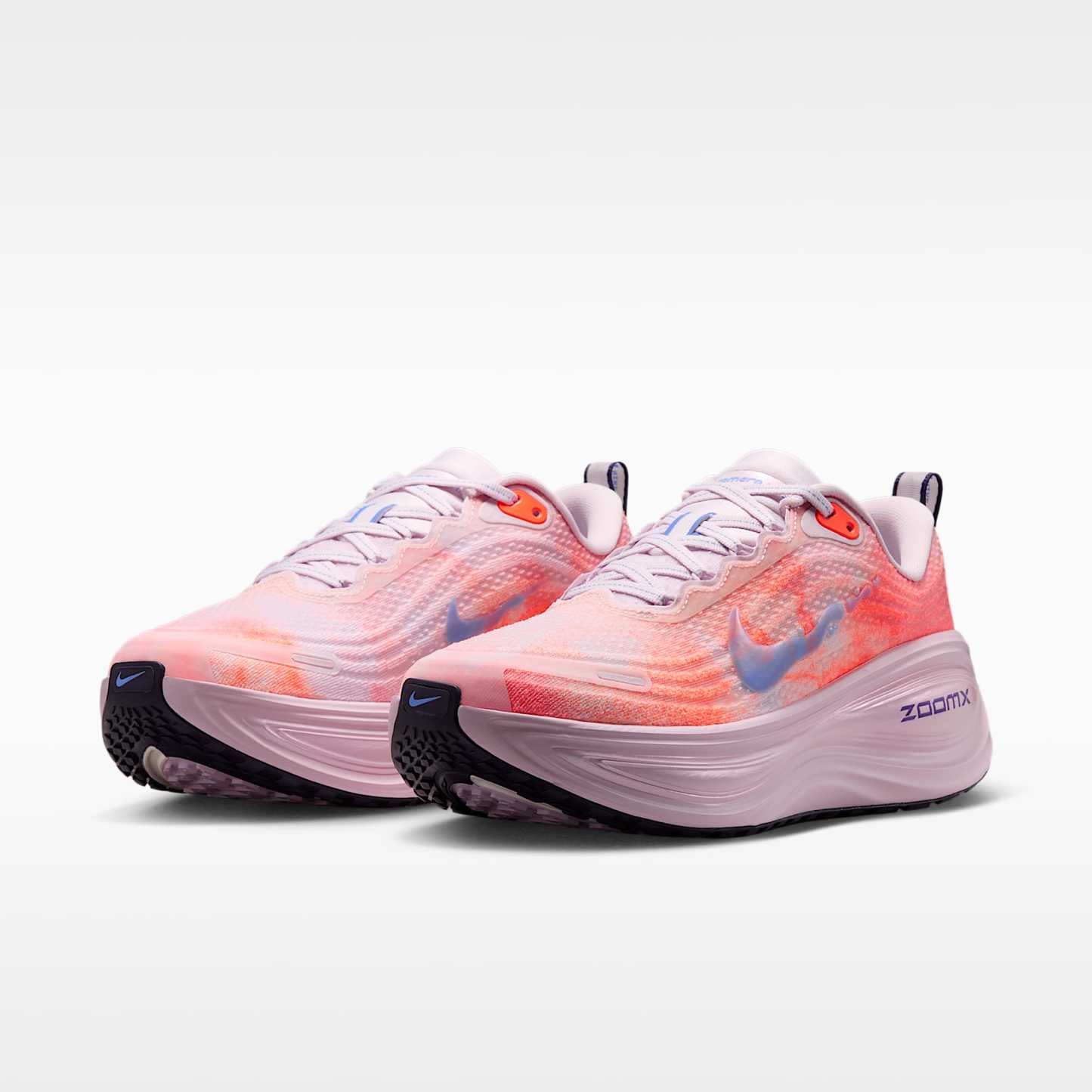 Nike Vomero Plus Straßenlaufschuh (Damen) – Bleached Lilac/Hyper Crimson/Sunset Haze/Royal Pulse