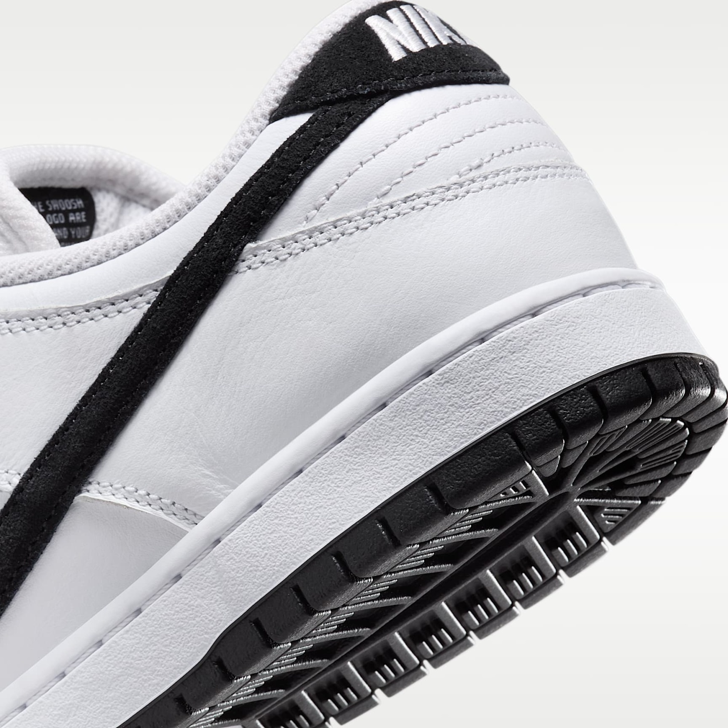 Nike SB Dunk Low Pro Skateboardschuh – Weiß/Weiß/Schwarz/Schwarz