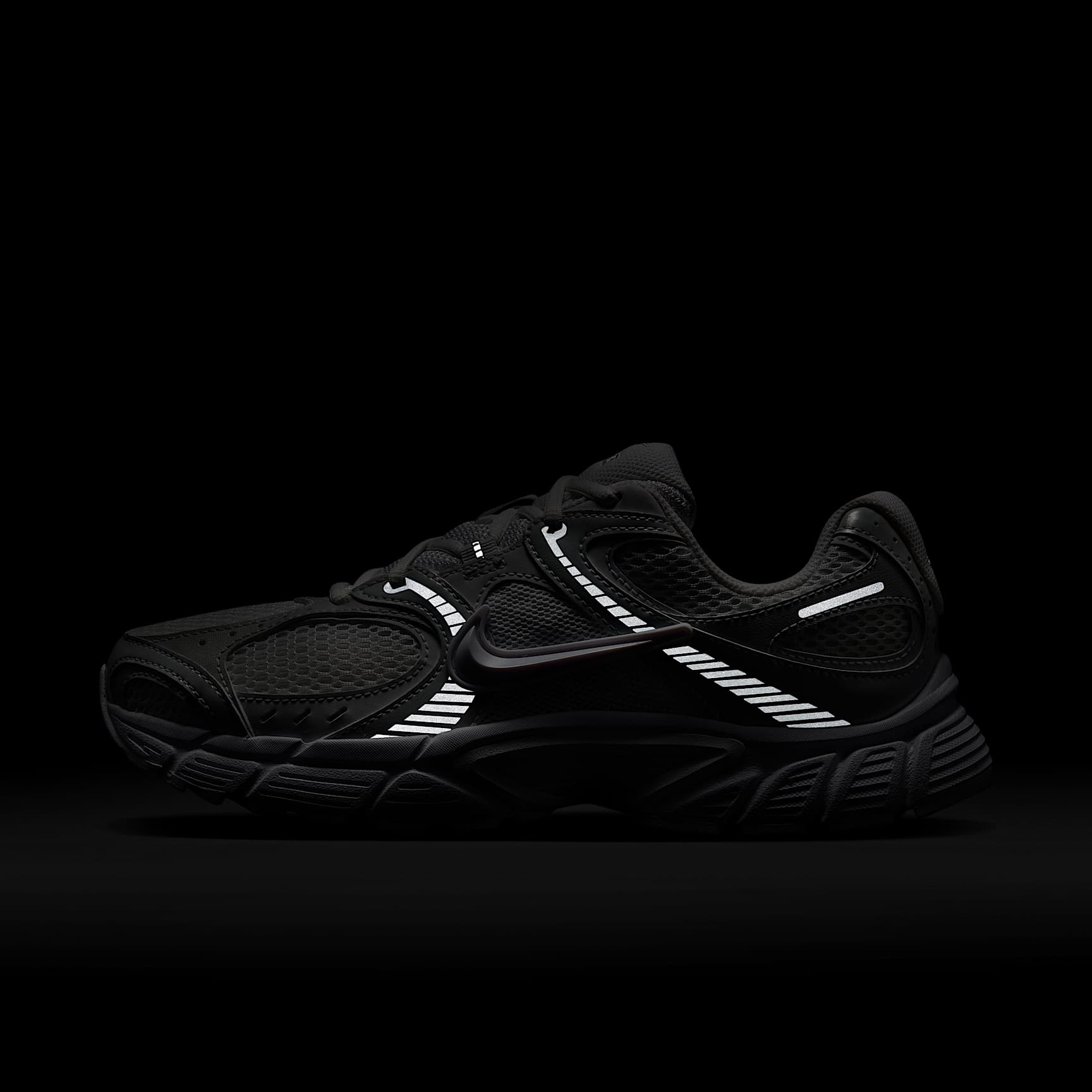 Nike V5 RNR Schuh mit reflektierenden Akzenten (Damen) – Weiß/Schwarz/Metallic Silver/Weiß