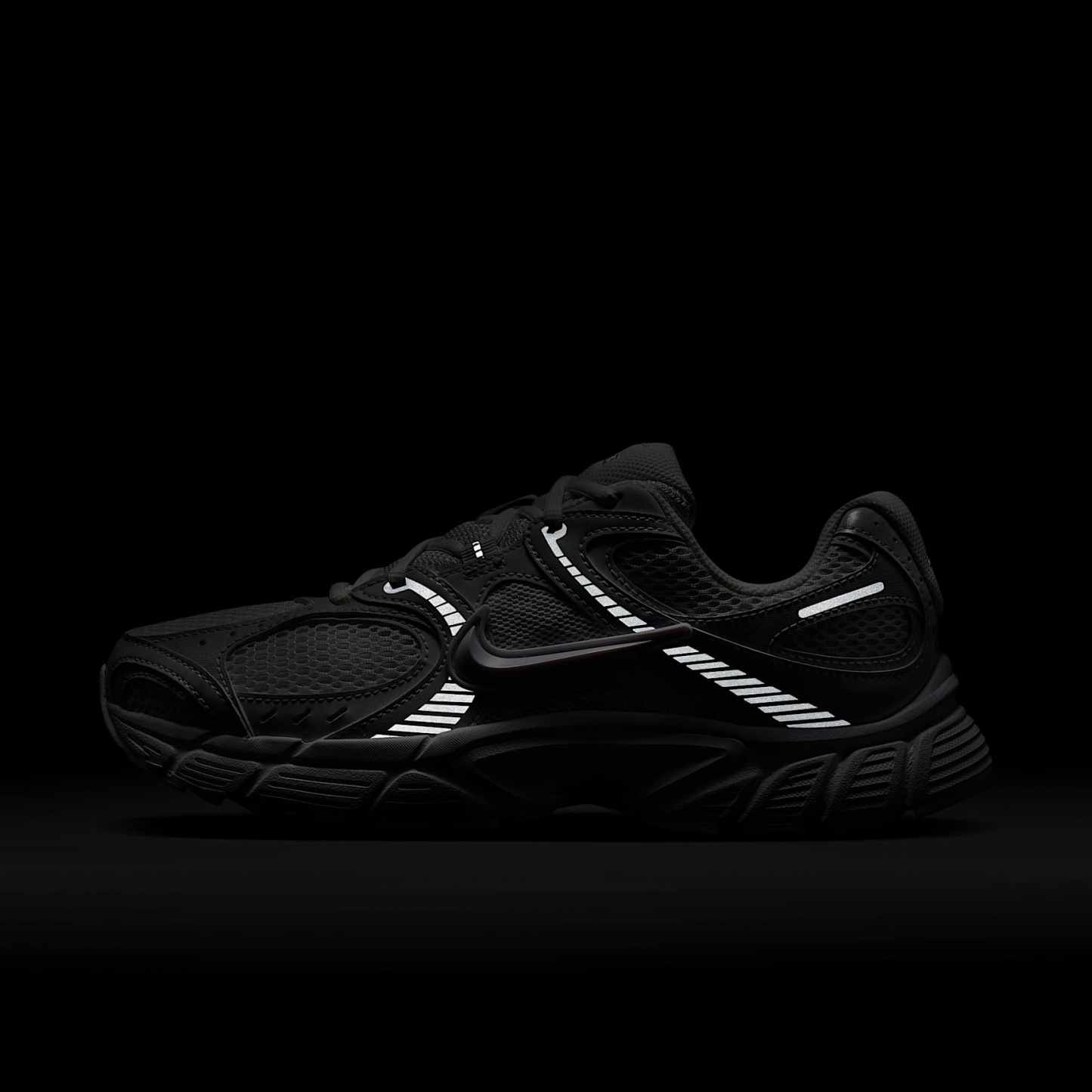Nike V5 RNR Schuh mit reflektierenden Akzenten (Damen) – Weiß/Schwarz/Metallic Silver/Weiß