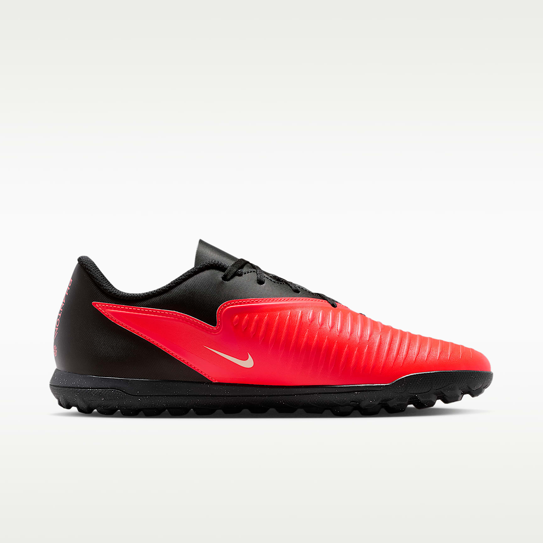 Nike Phantom 6 Low Club Fußballschuh für Turf – Bright Crimson/Schwarz/Blur