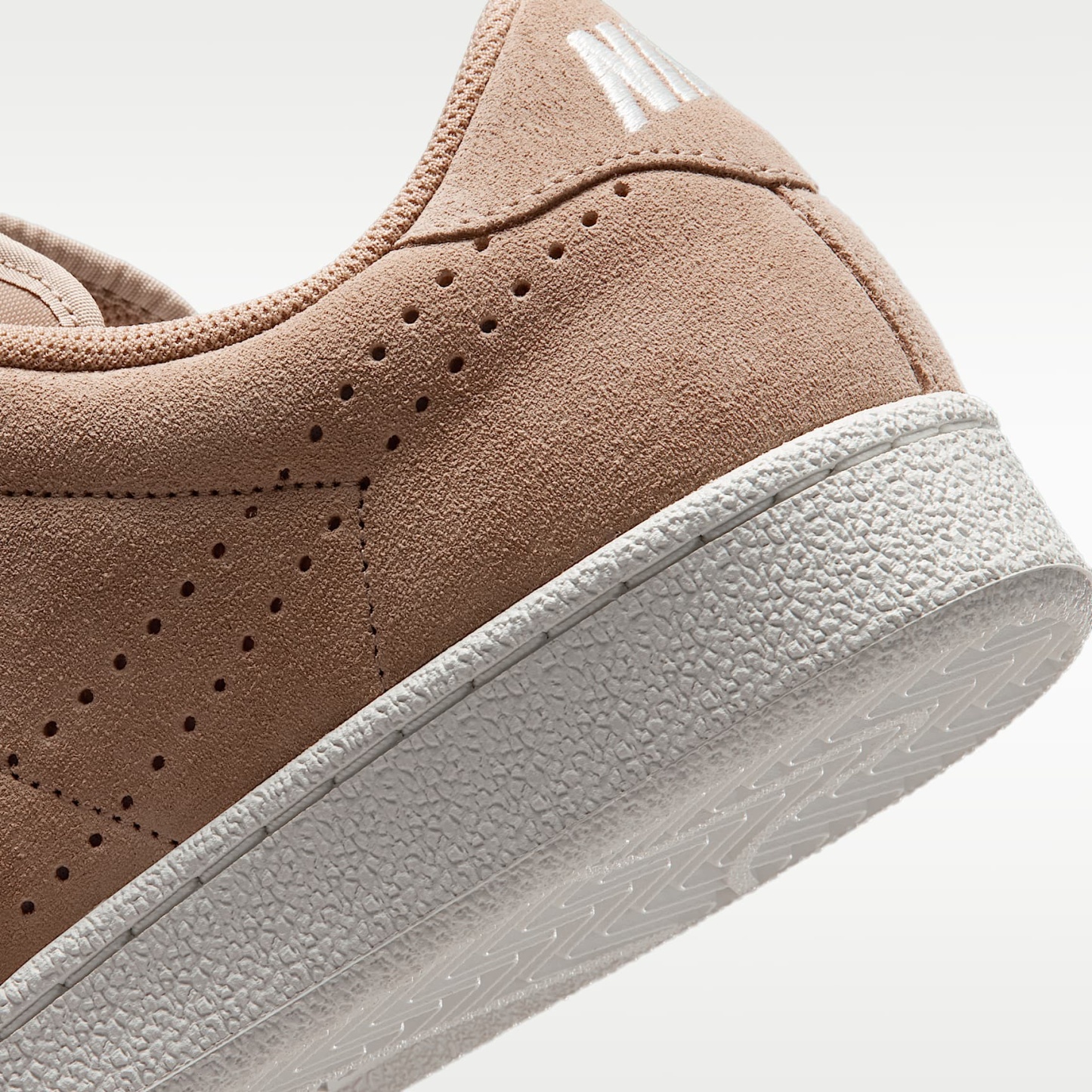 Nike Tennis Classic Damenschuh – British Khaki/Sail/British Khaki