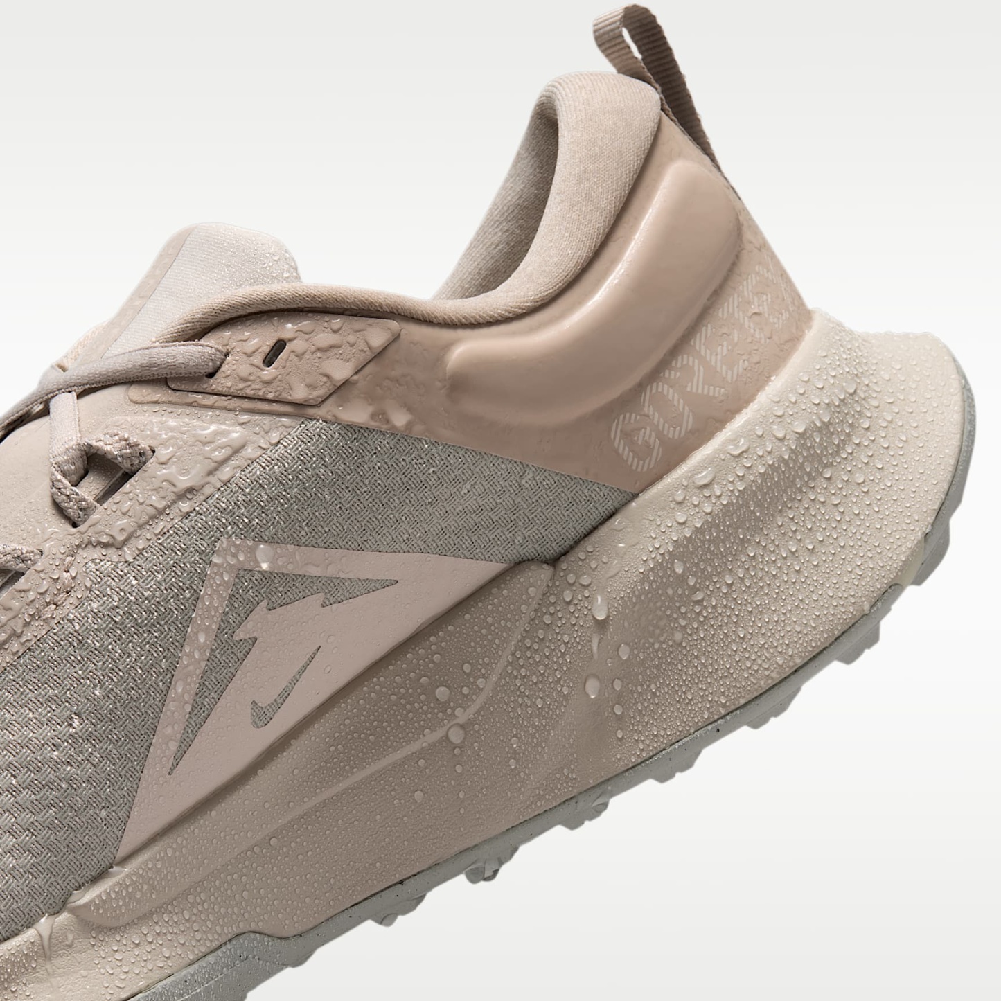 Nike Juniper Trail 2 GORE-TEX wasserdichter Traillaufschuh für Herren – Cream II/Light Orewood Brown