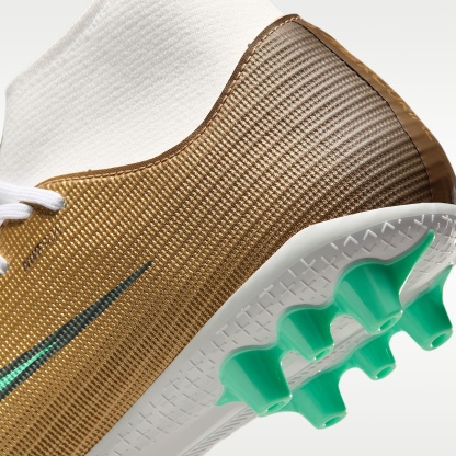 Nike Mercurial Superfly 11 Academy „Kylian Mbappé“ High-Top-Fußballschuh für Kunstrasen – Metallic Gold/Green Glow
