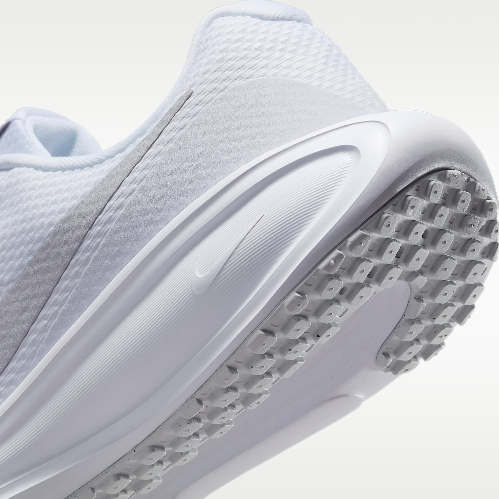 Nike Revolution 8 Straßenlaufschuh (Damen) – Weiß/Pure Platinum
