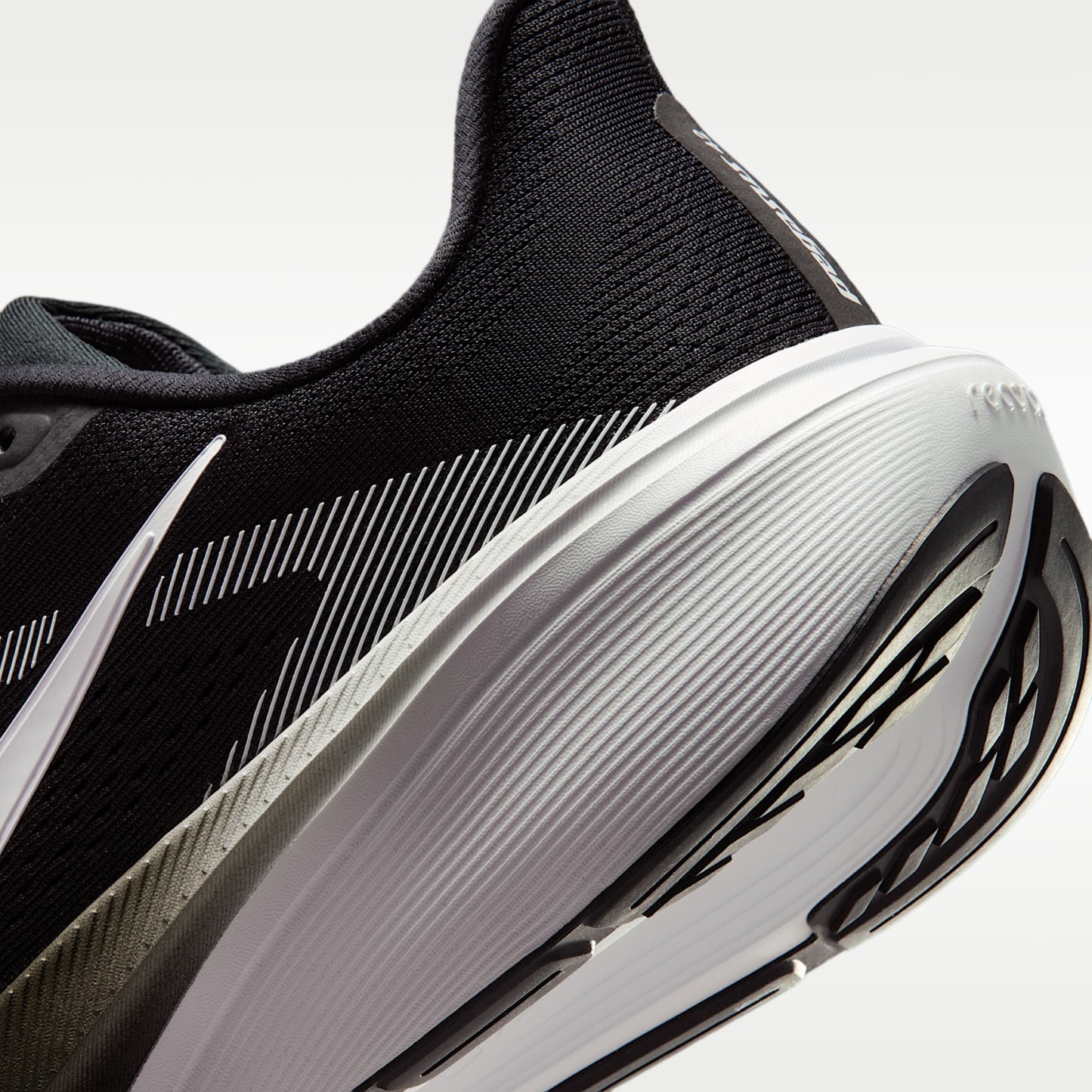 Nike Pegasus 42 Straßenlaufschuh (Herren) – Schwarz/Photon Dust/Weiß