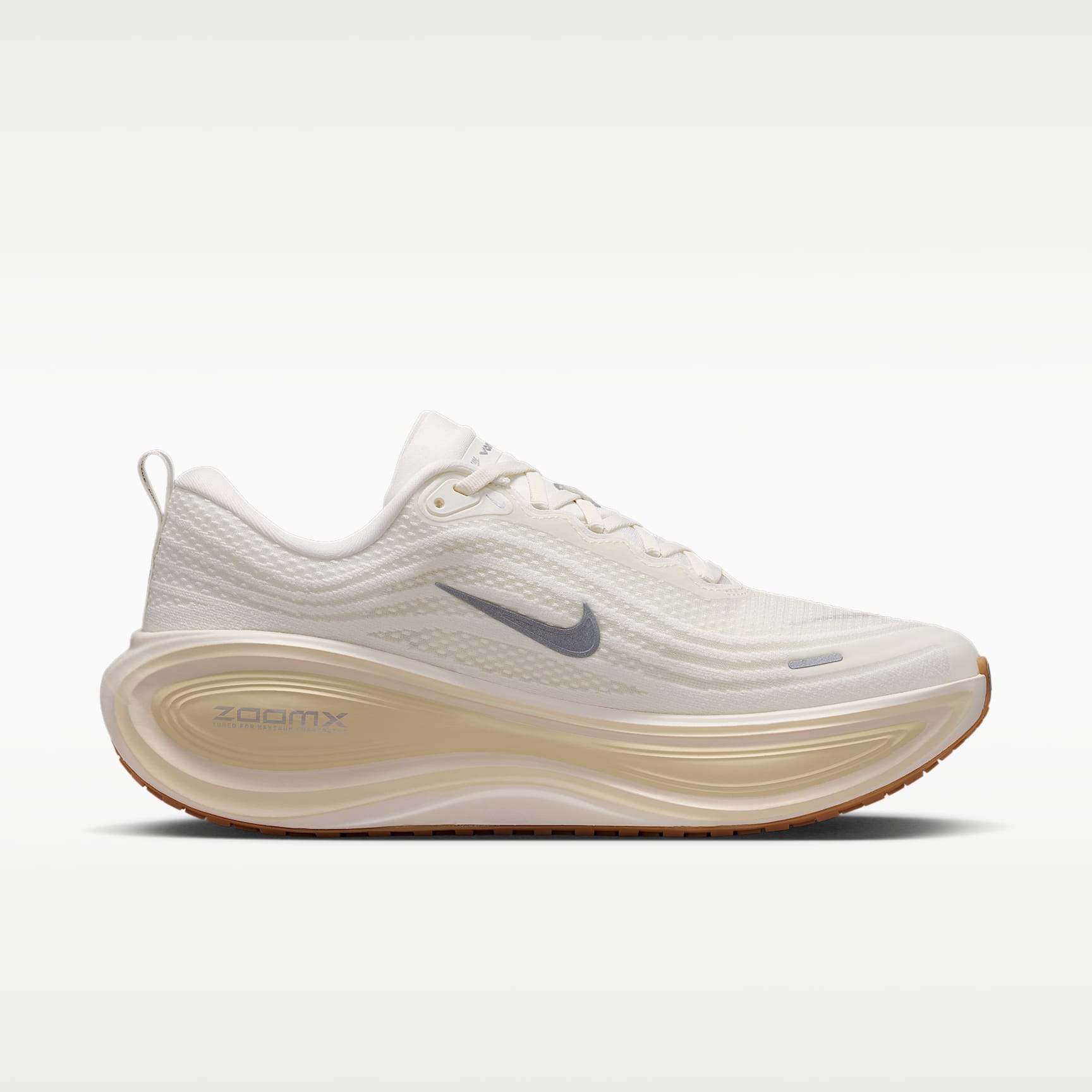 Nike Vomero Plus Straßenlaufschuh (Herren) – Sail/Coconut Milk/Light Khaki/Metallic Silver