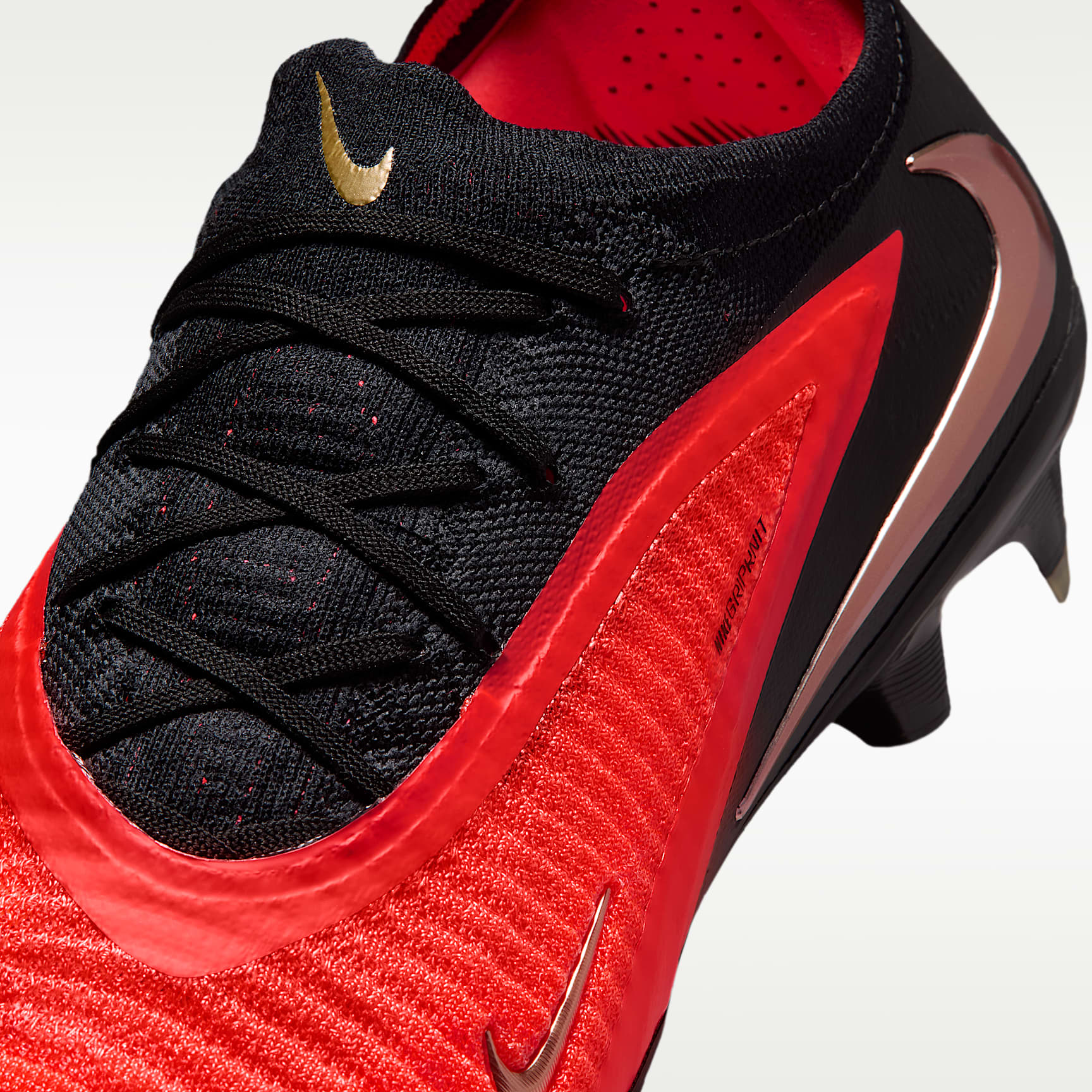 Nike Phantom 6 Low Elite Fußballschuh für normalen Rasen – Bright Crimson/Bright Crimson/Schwarz