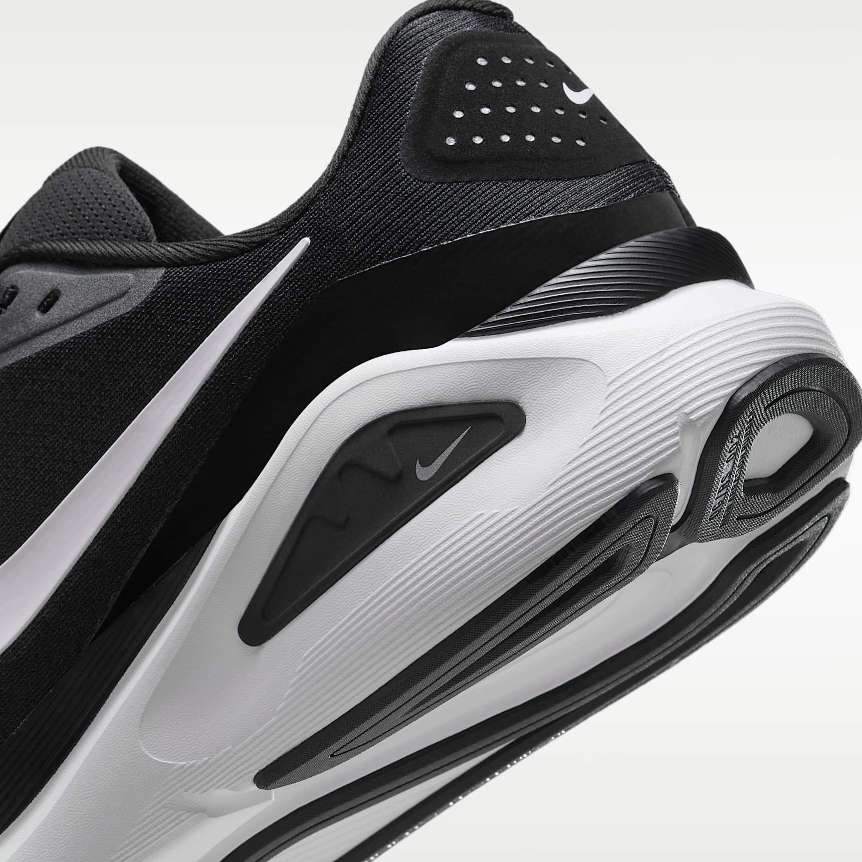 Nike Structure 26 Straßenlaufschuh (weit, Herren) – Schwarz/Wolf Grey/Metallic Silver/Weiß