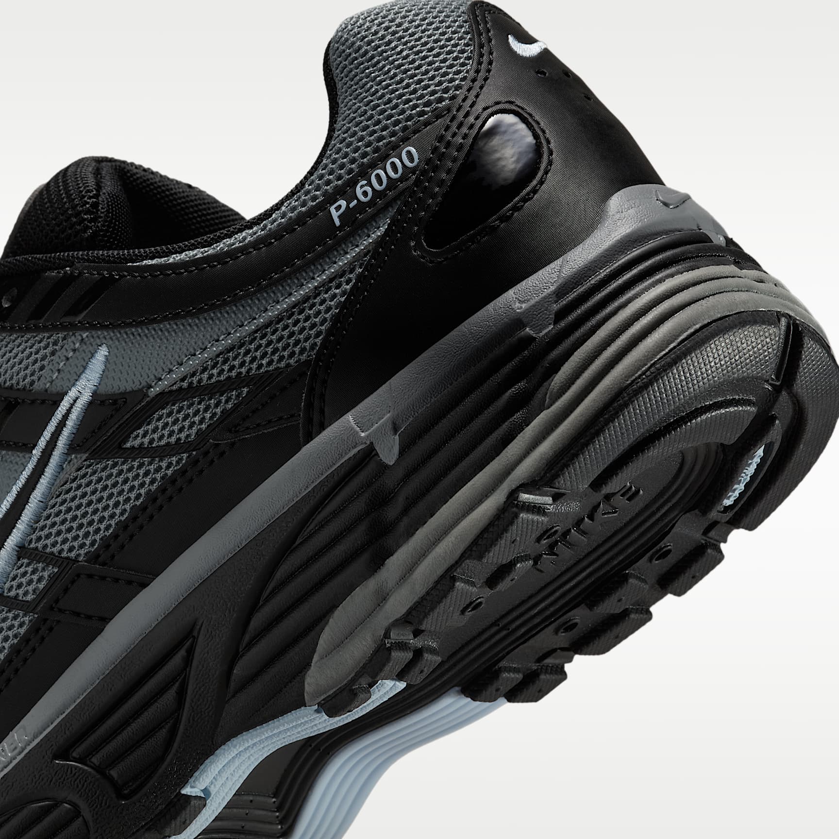 Nike P-6000 Tech Schuh für Herren – Schwarz/Cool Grey/Celestine Blue/Schwarz