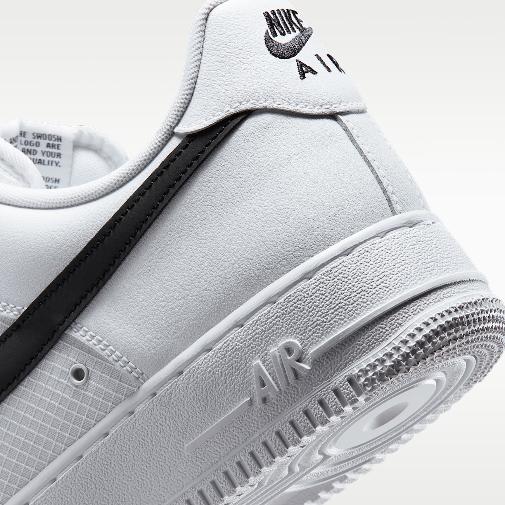 Nike Air Force 1 '07 LV8 Schuh (Herren) – Weiß/Weiß/Schwarz