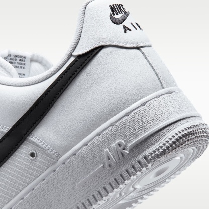 Nike Air Force 1 '07 LV8 Schuh (Herren) – Weiß/Weiß/Schwarz