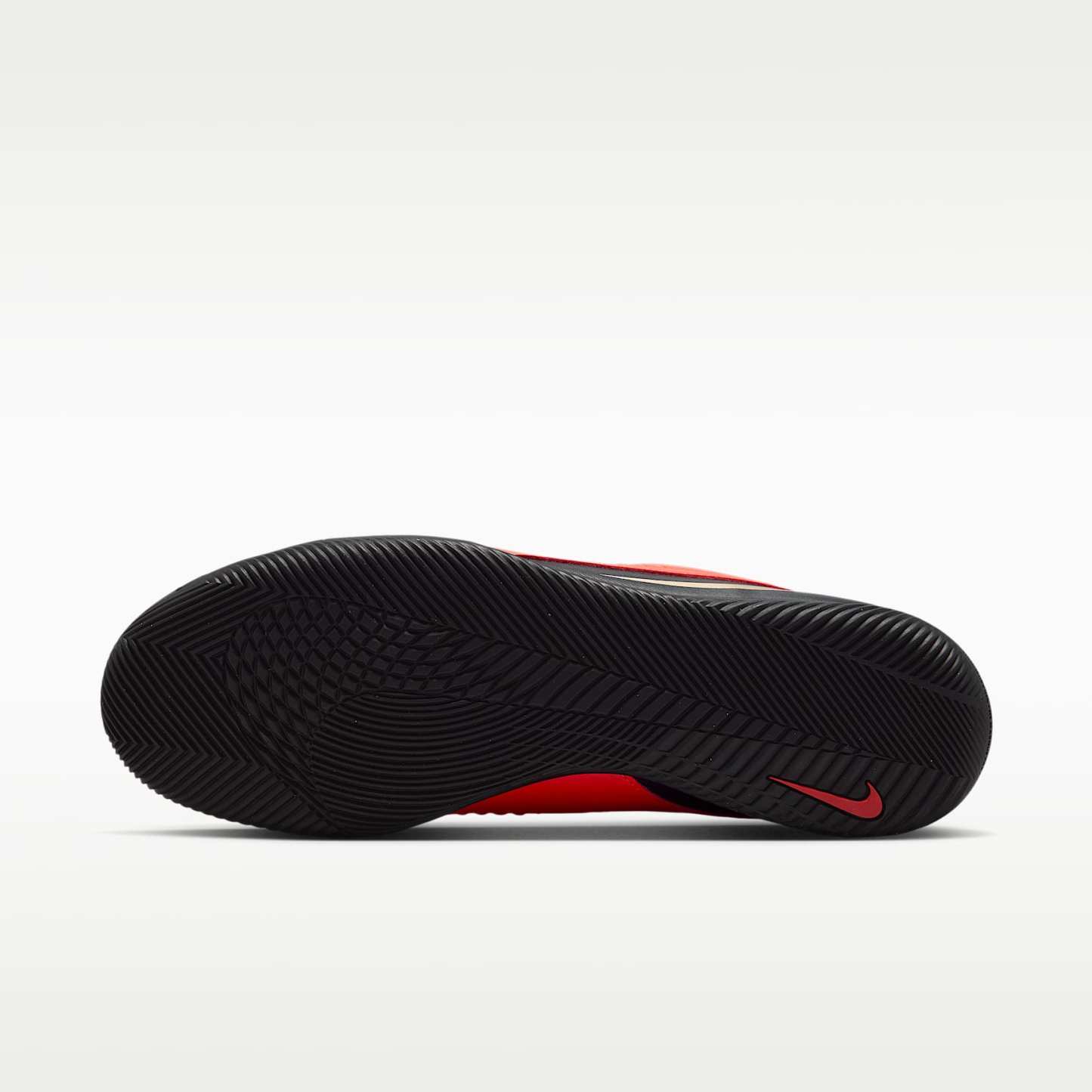 Nike Phantom 6 Low Club Fußballschuh für Hallen- und Hartplätze – Bright Crimson/Schwarz/Blur