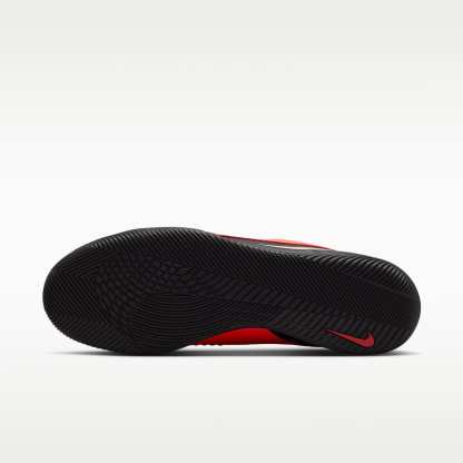 Nike Phantom 6 Low Club Fußballschuh für Hallen- und Hartplätze – Bright Crimson/Schwarz/Blur
