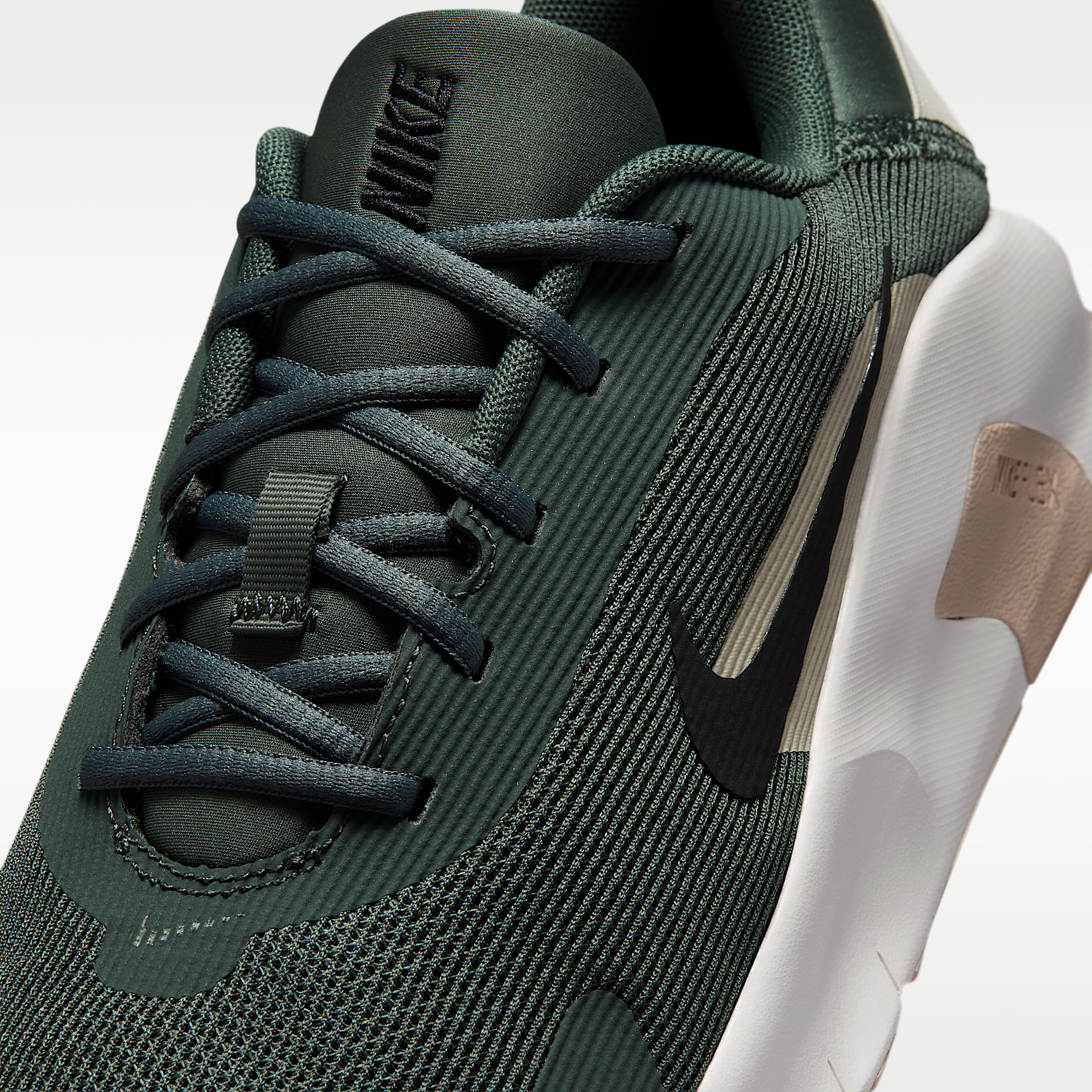 Nike Flex Train Workout-Schuh (Herren) – Camo Green/Summit White/Cream II/Schwarz