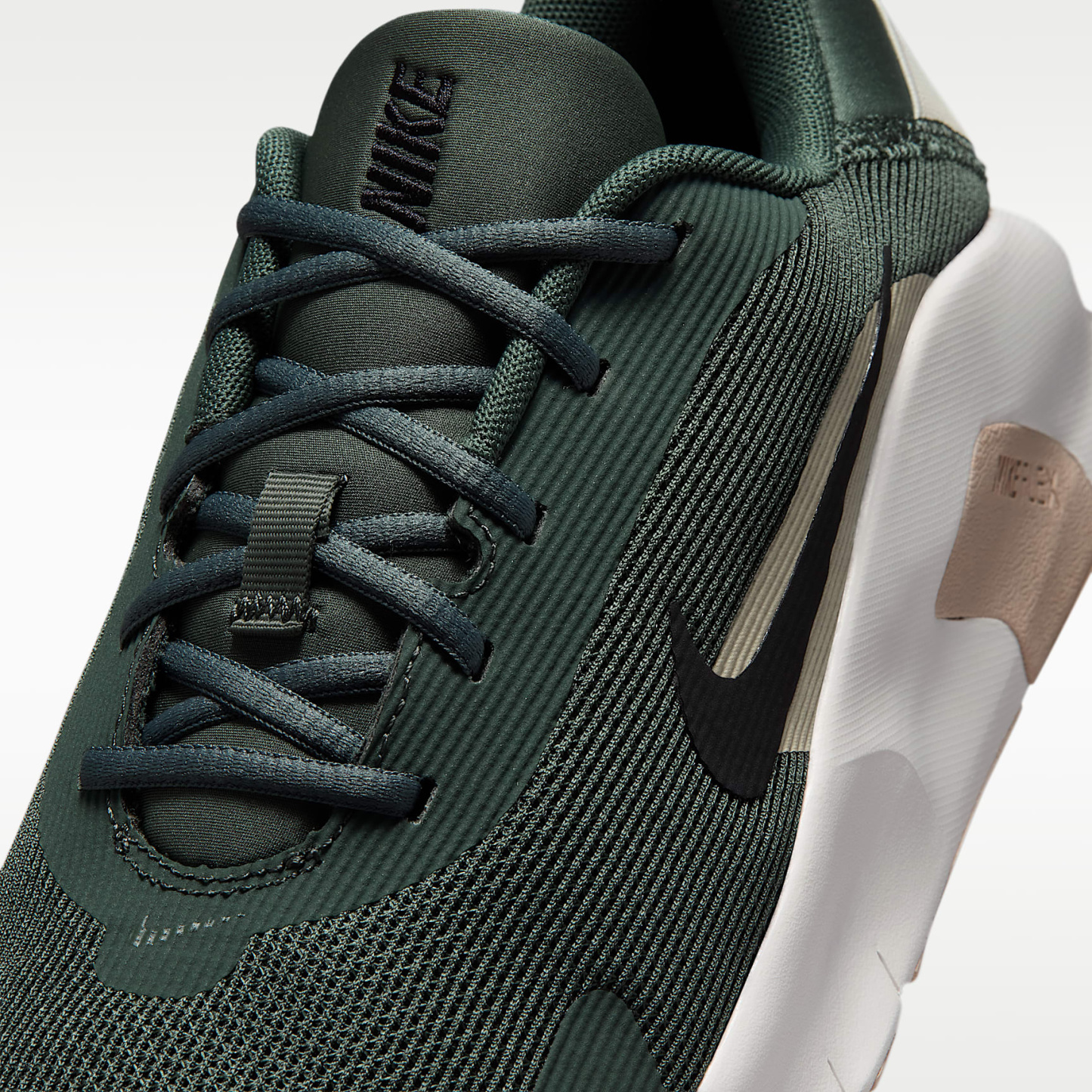 Nike Flex Train Workout-Schuh (Herren) – Camo Green/Summit White/Cream II/Schwarz