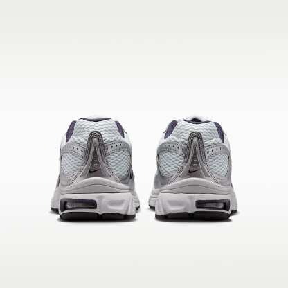 Nike Air Max Moto 2K Schuh mit reflektierenden Akzenten (Damen) – Pure Platinum/Metallic Silver/Schwarz/Gridiron
