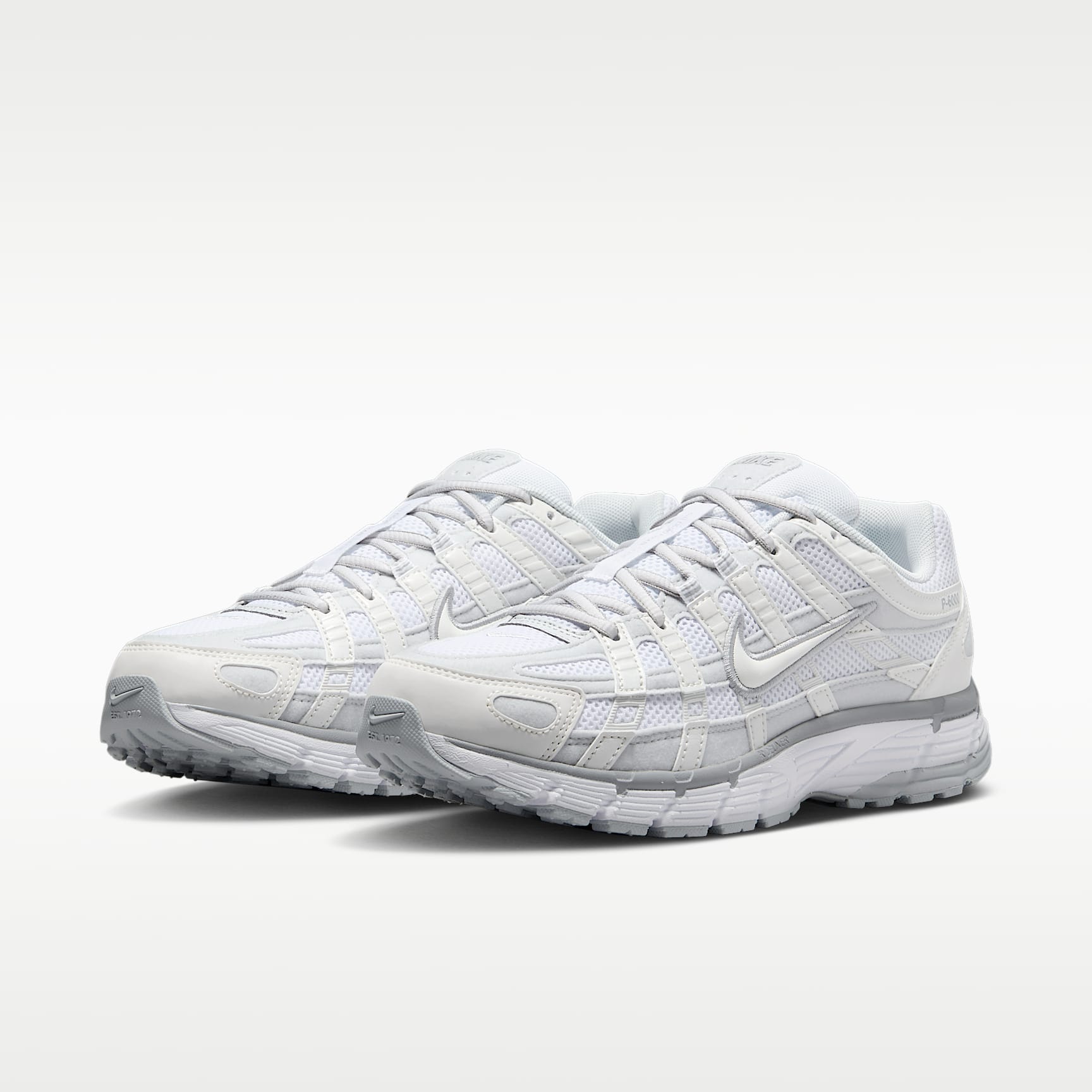 Nike P-6000 Schuh (Damen) – Metallic Summit White/Pure Platinum/Wolf Grey/Weiß