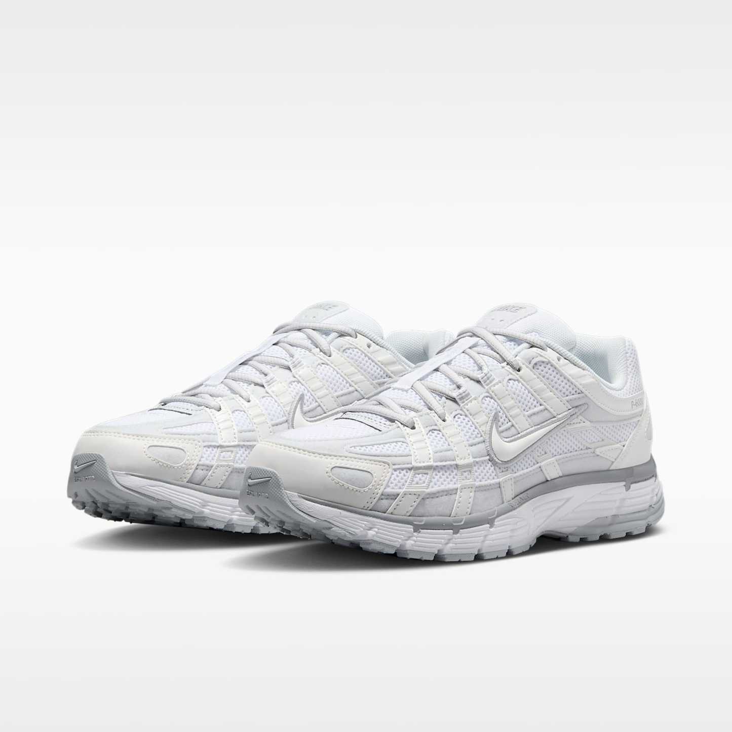 Nike P-6000 Schuh (Damen) – Metallic Summit White/Pure Platinum/Wolf Grey/Weiß
