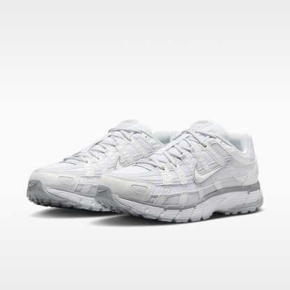 Nike P-6000 Schuh (Damen) – Metallic Summit White/Pure Platinum/Wolf Grey/Weiß